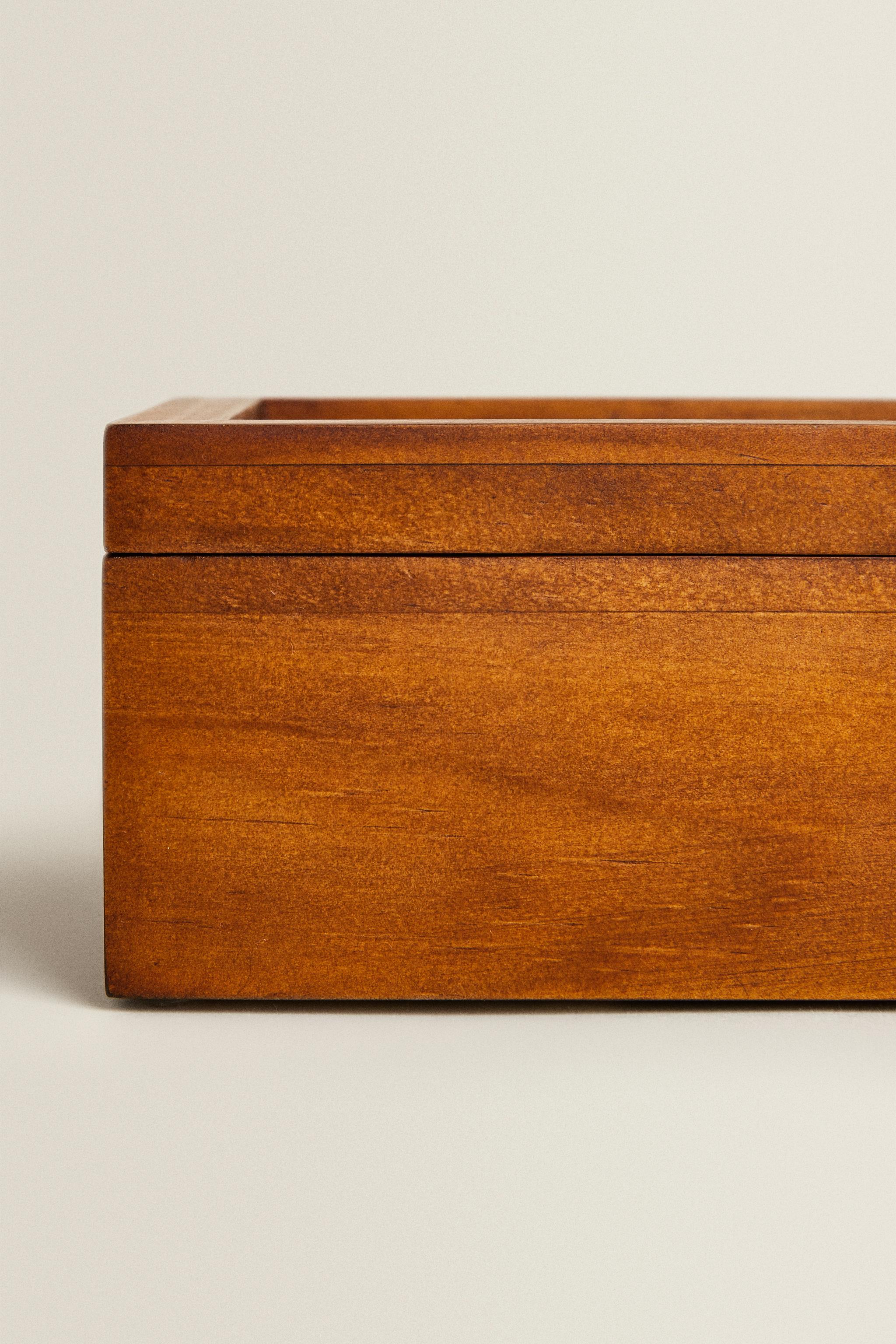 WOODEN AND LINEN WATCH BOX