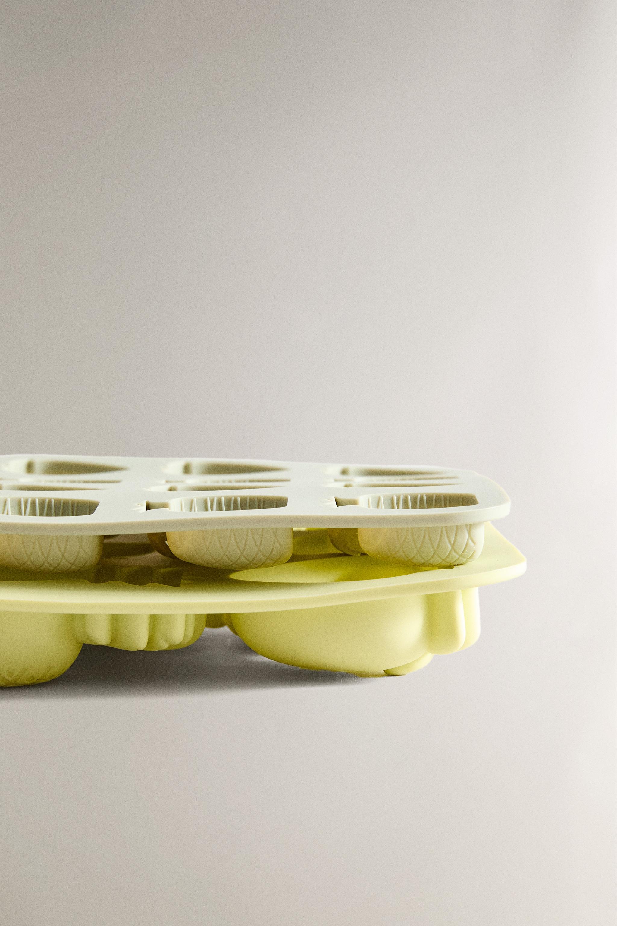 SET OF SILICONE ICE TRAYS WITH FRUIT SHAPES (SET OF 2)