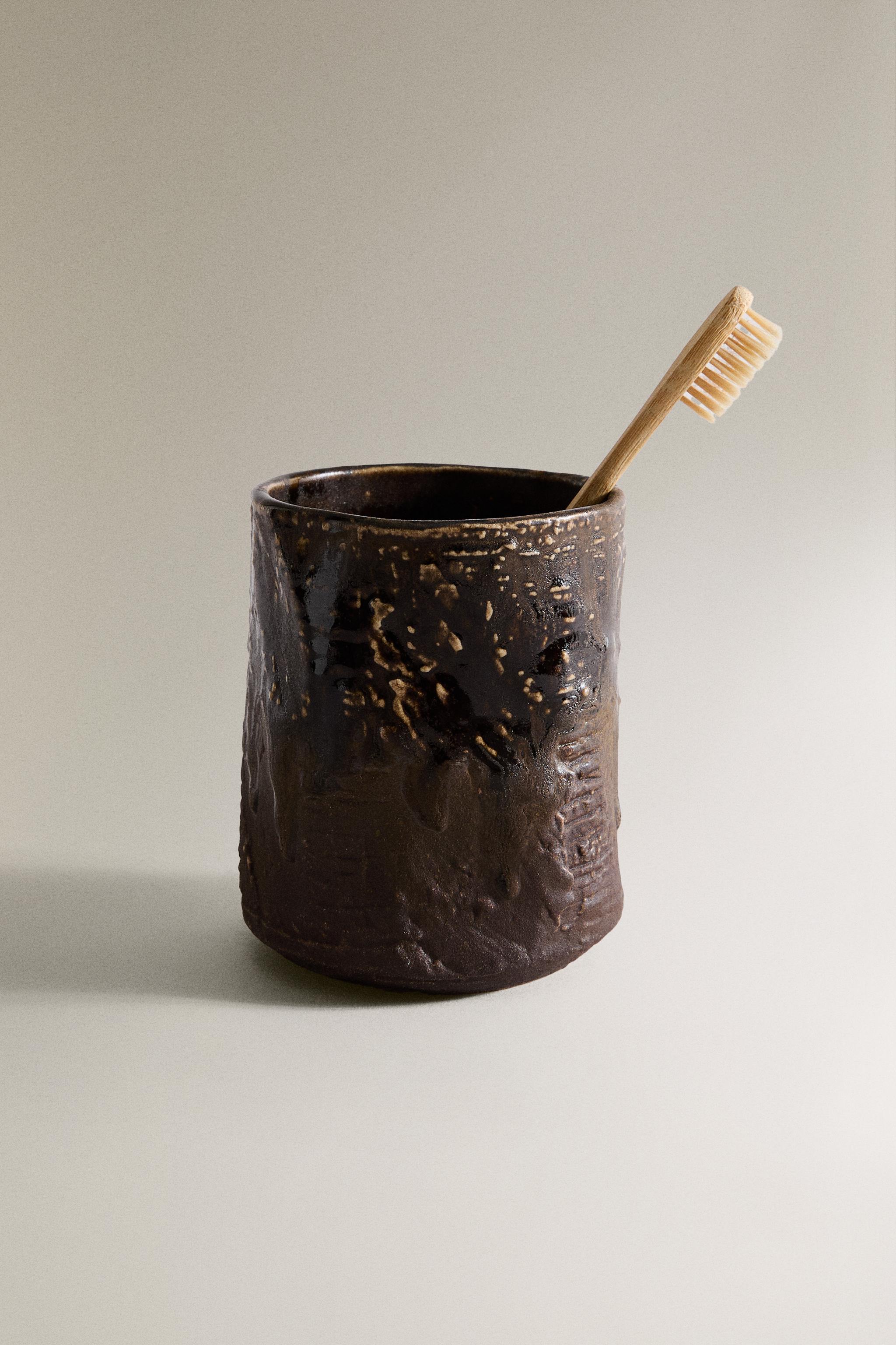 TEXTURED CERAMIC TOOTHBRUSH HOLDER