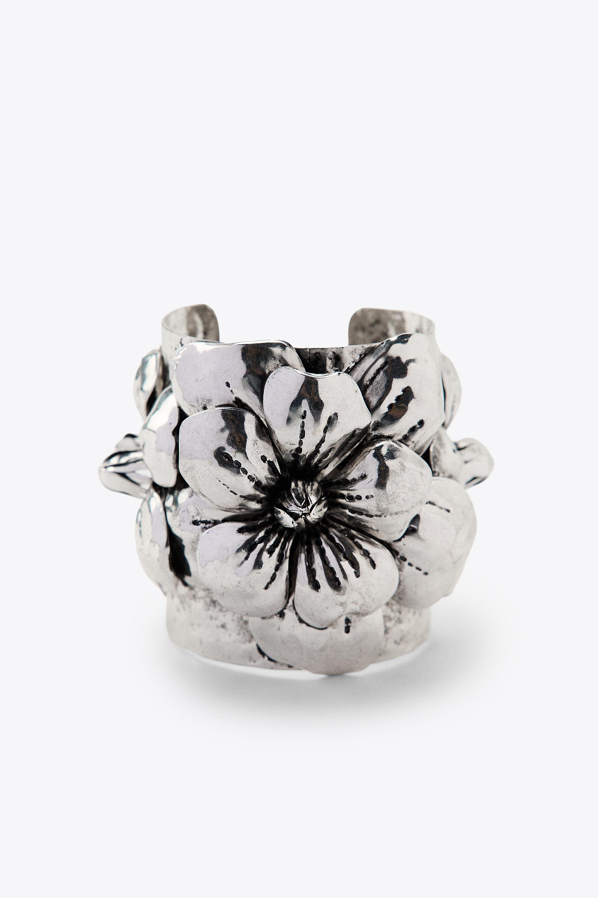 RIGID FLOWER BRACELET
