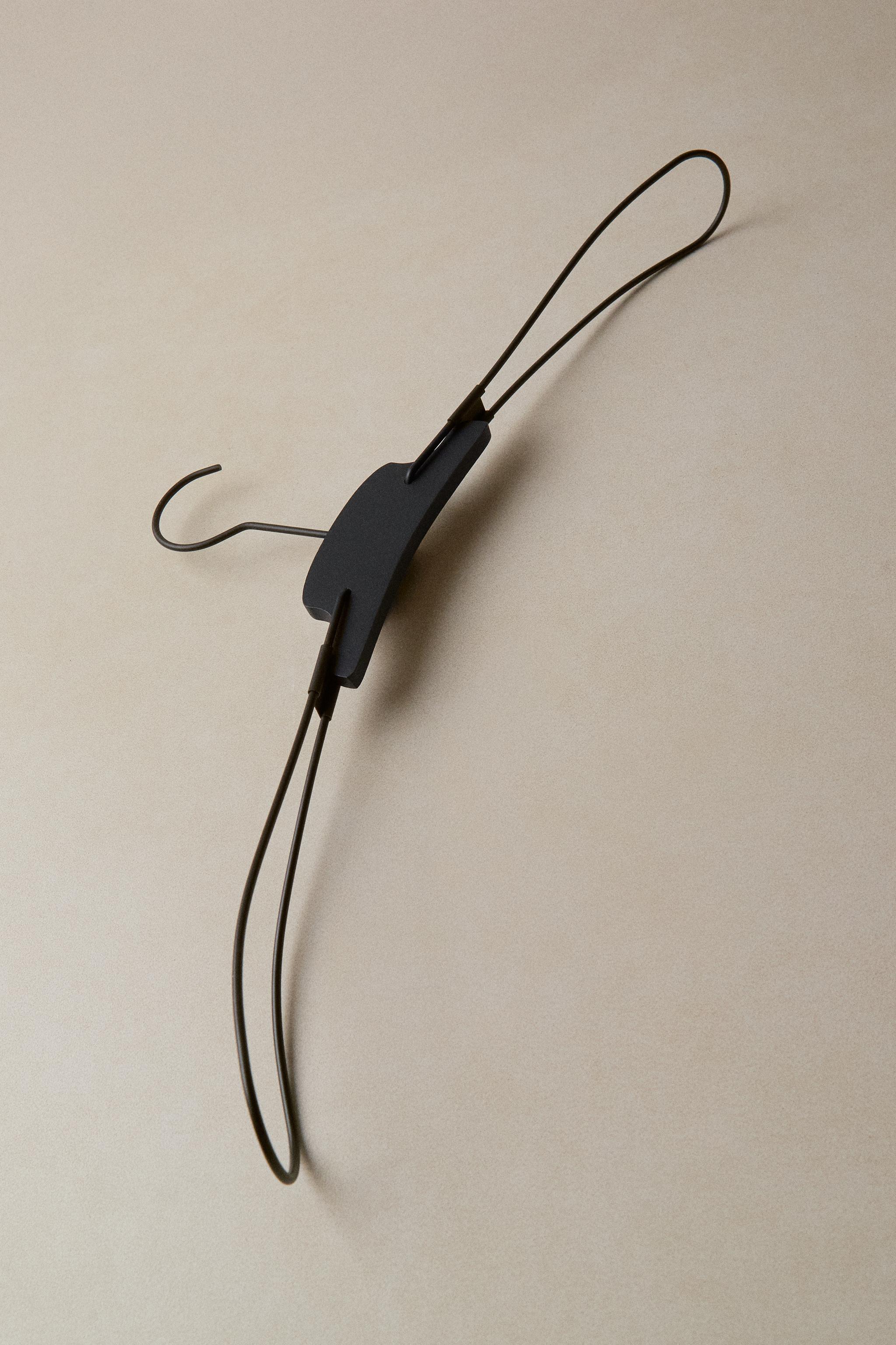 FOLDABLE METAL HANGER