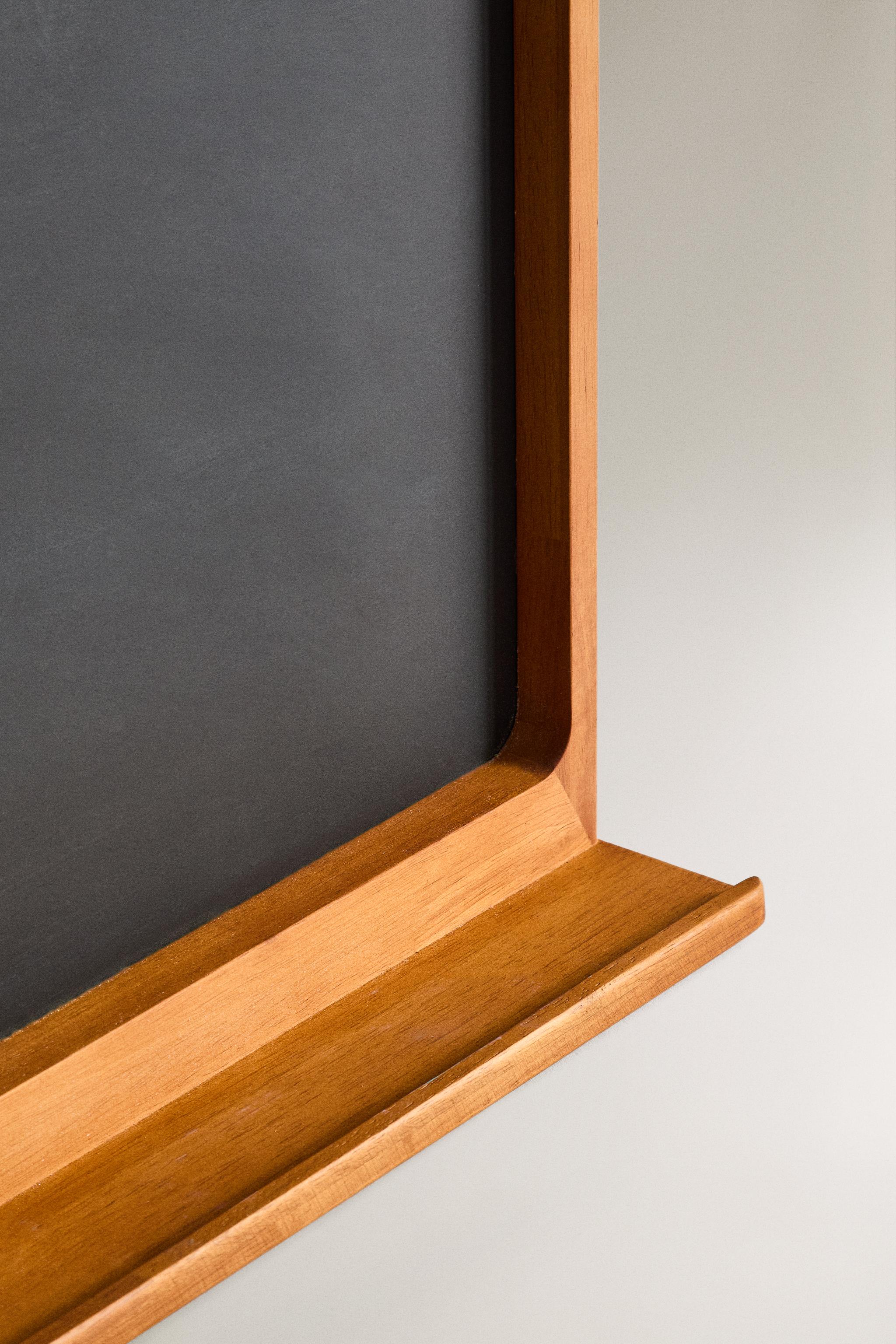 CHILDREN'S WOODEN BOARD