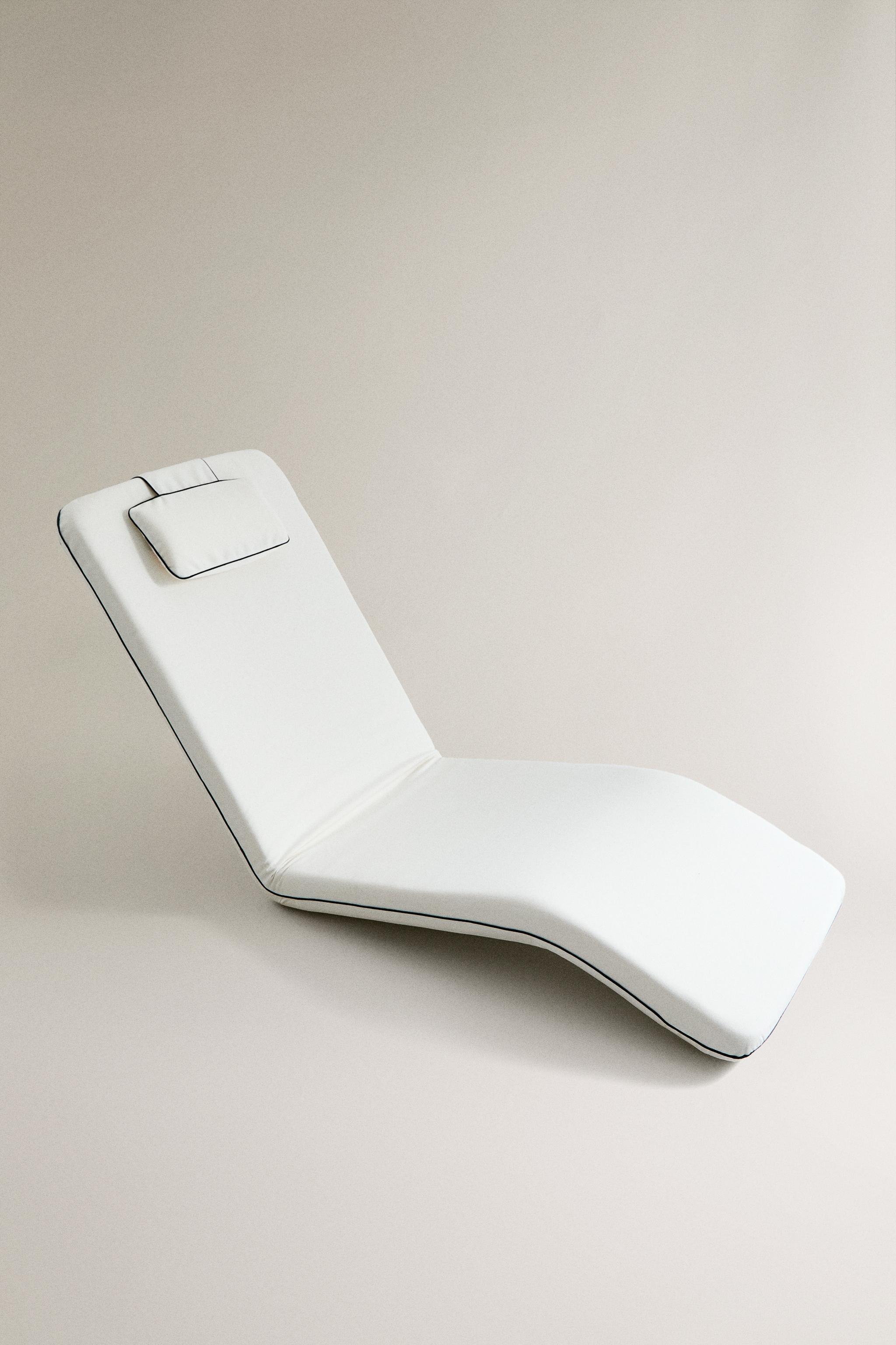 RECLINING FLOOR BEACH LOUNGER