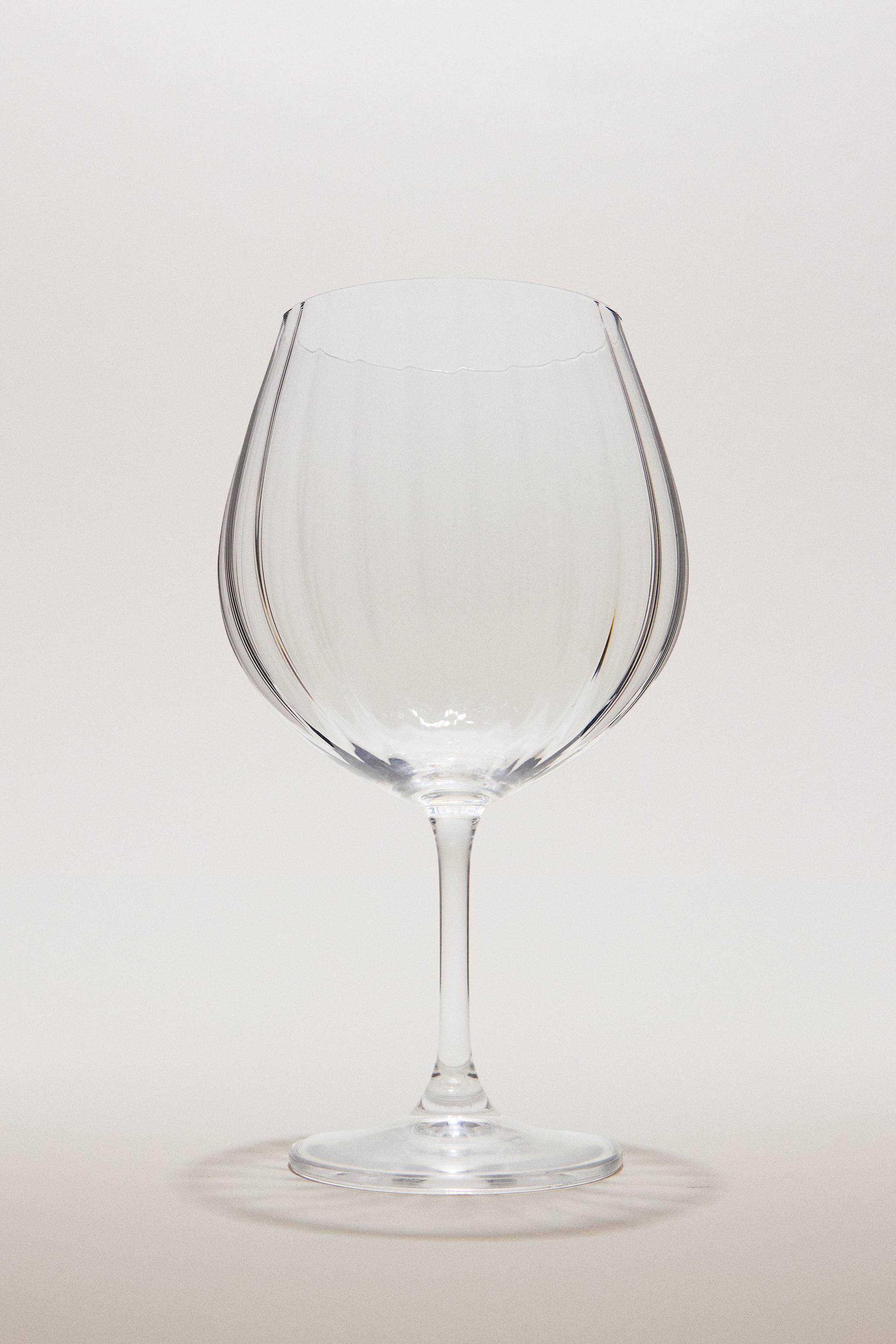 CRYSTALLINE GLASS WITH A RAISED DESIGN