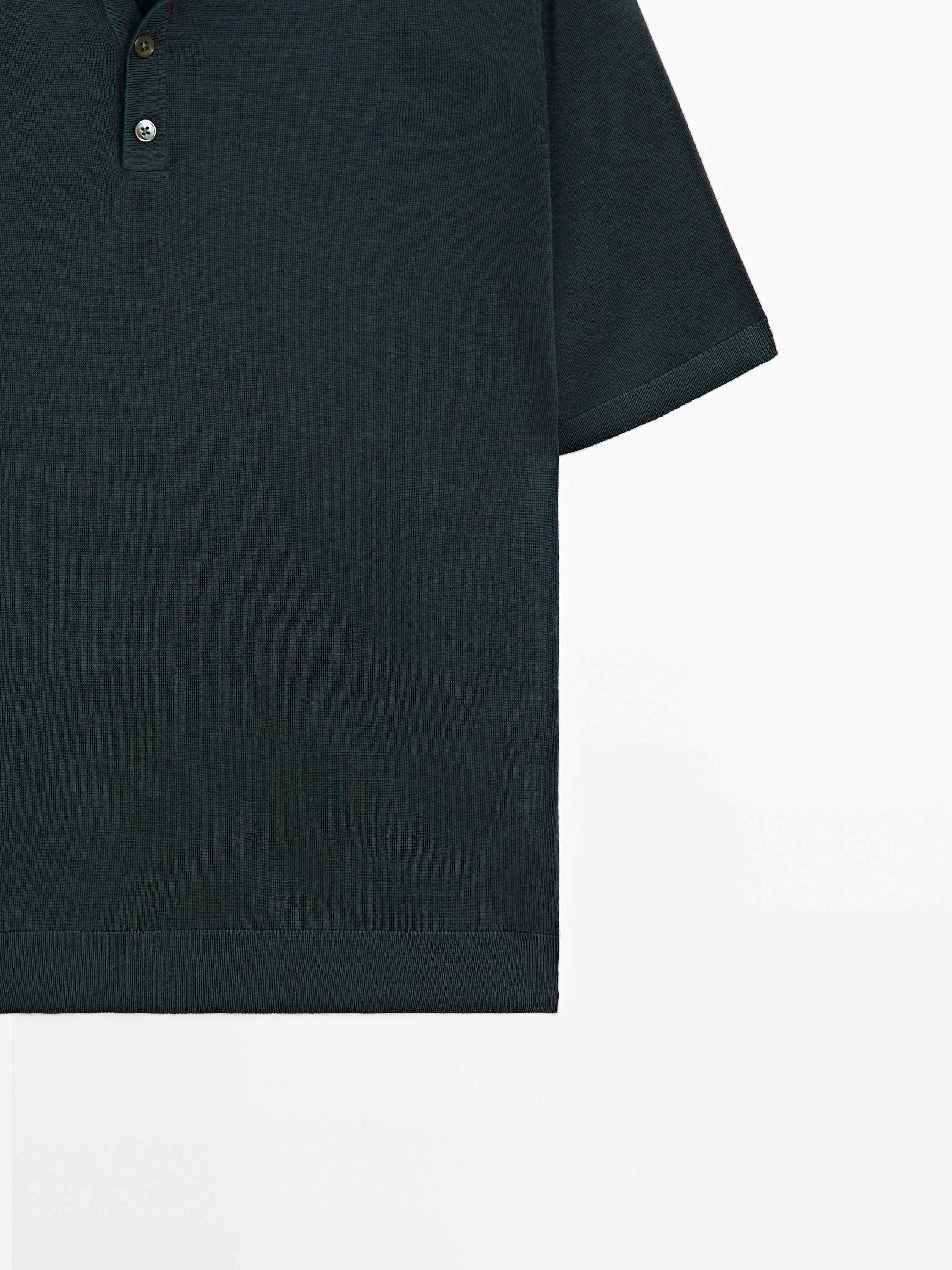 Knit polo shirt with coloured collar detail