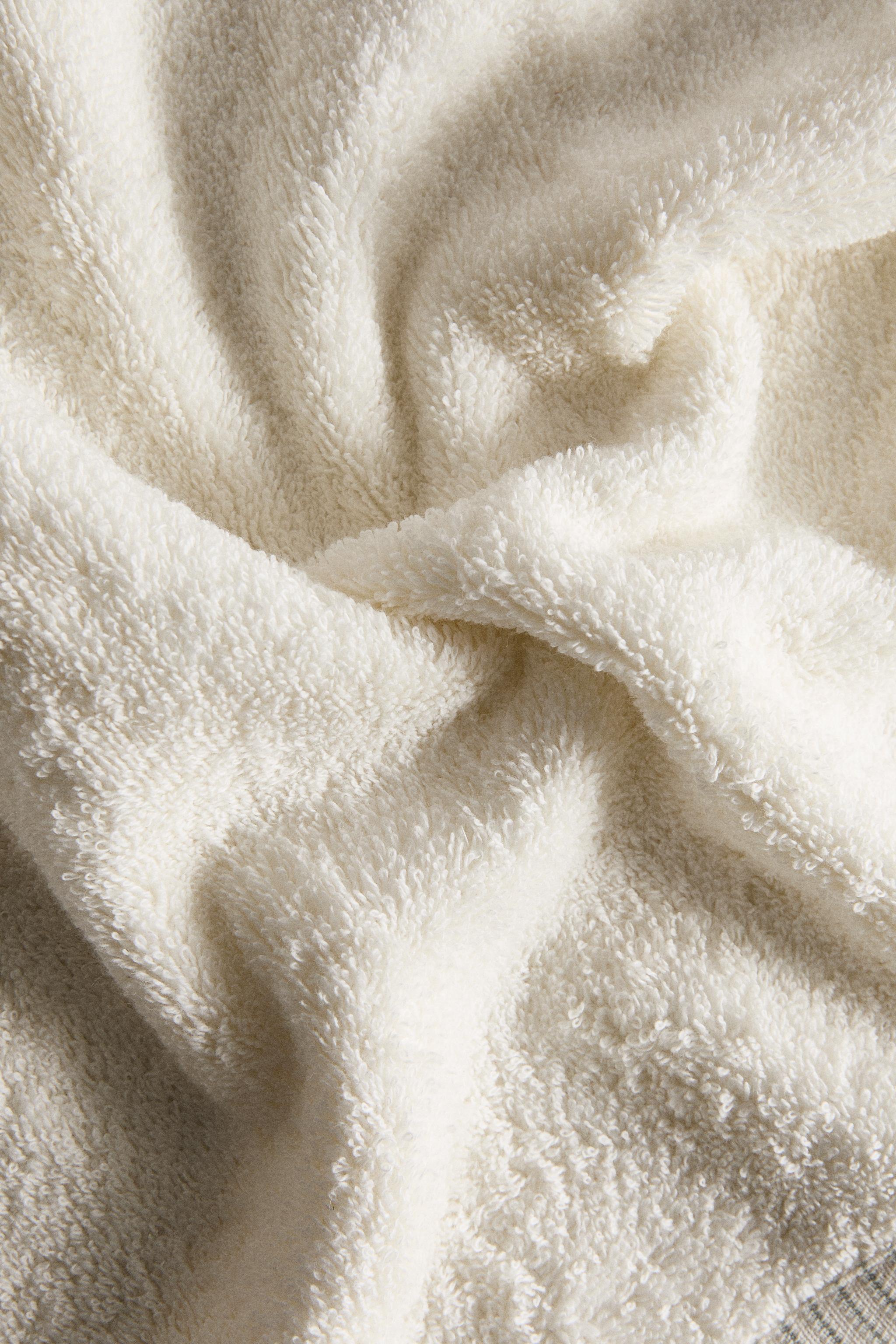 BATH TOWEL WITH STRIPED BORDER