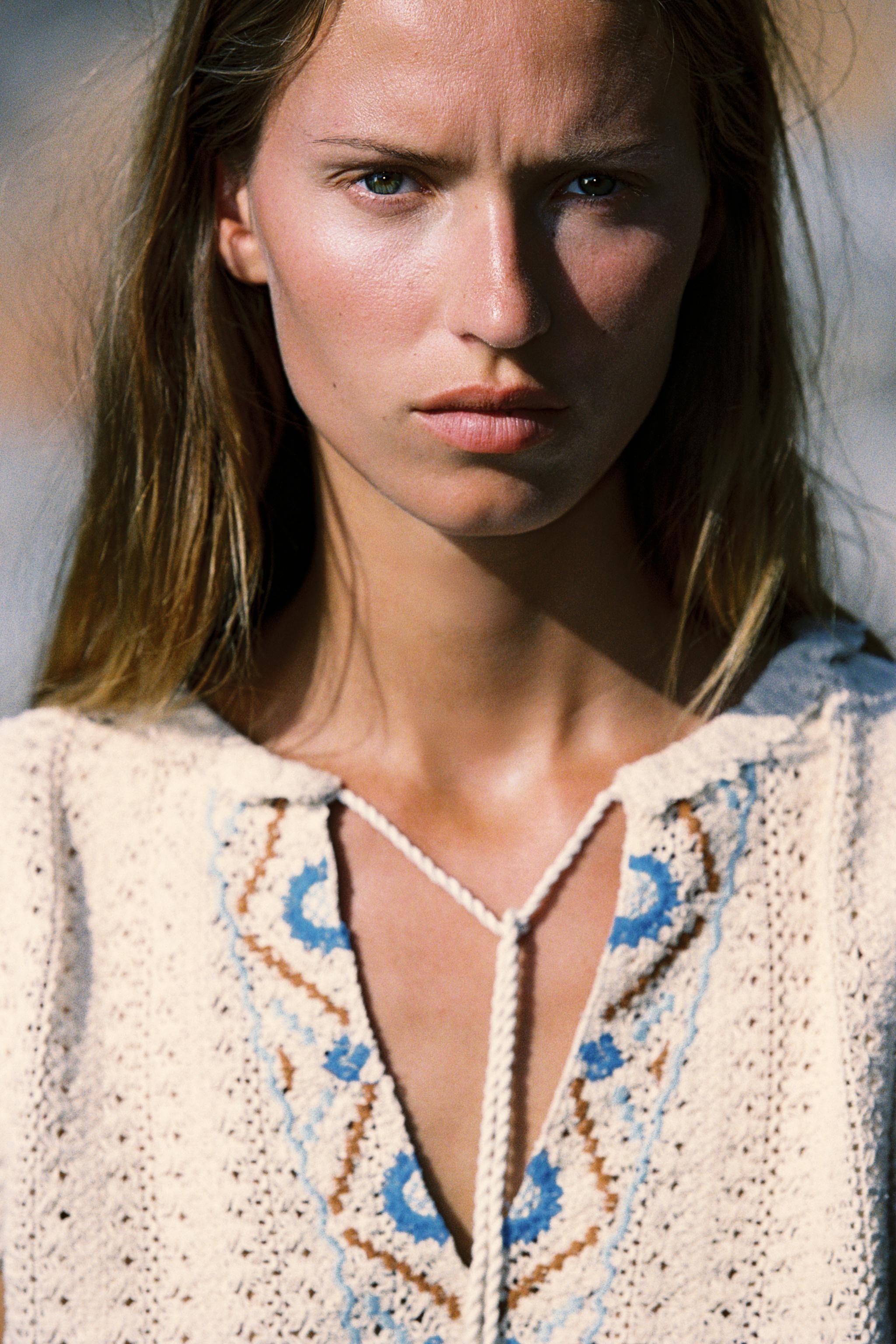 EMBROIDERED CROCHET TOP