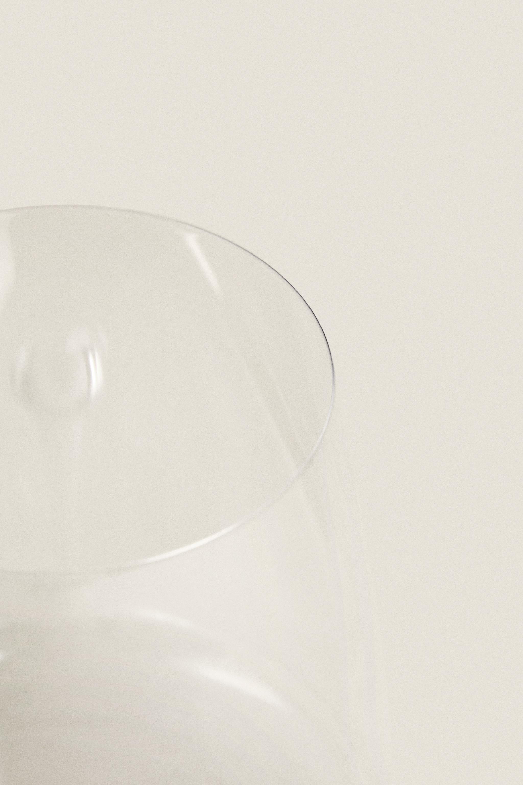 ULTRA LIGHTWEIGHT GLASS WINE GLASS
