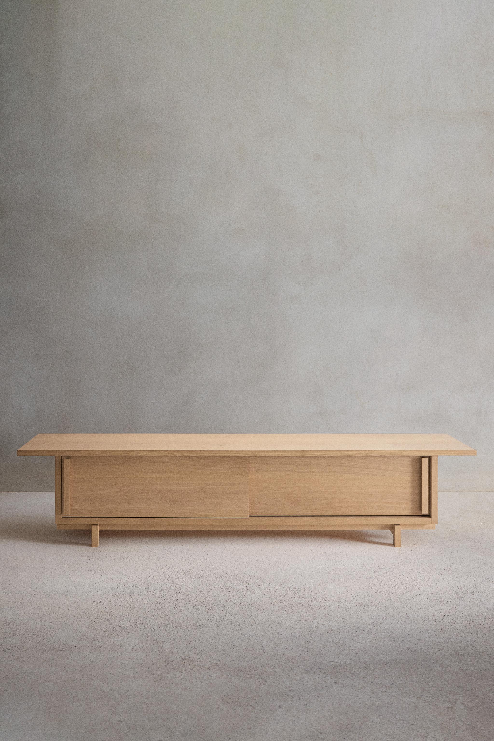 SIDEBOARD 01