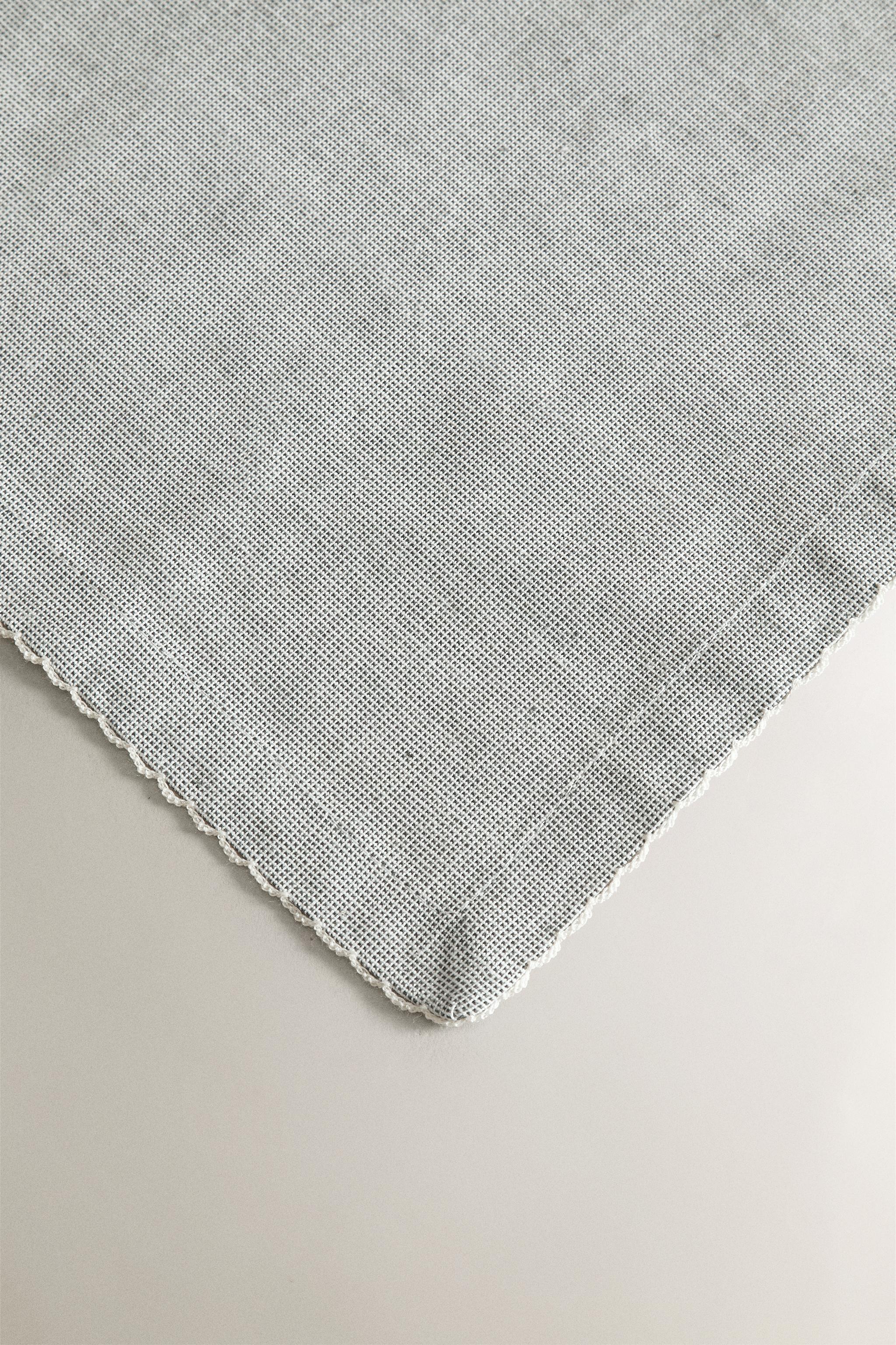 SET OF SCALLOPED NAPKINS (SET OF 2)
