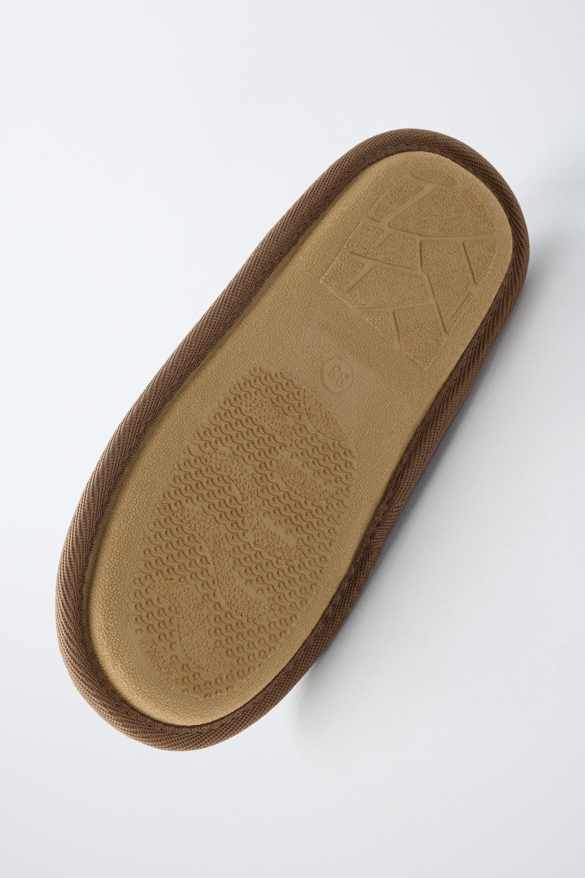 DETAIL HOME SLIPPERS