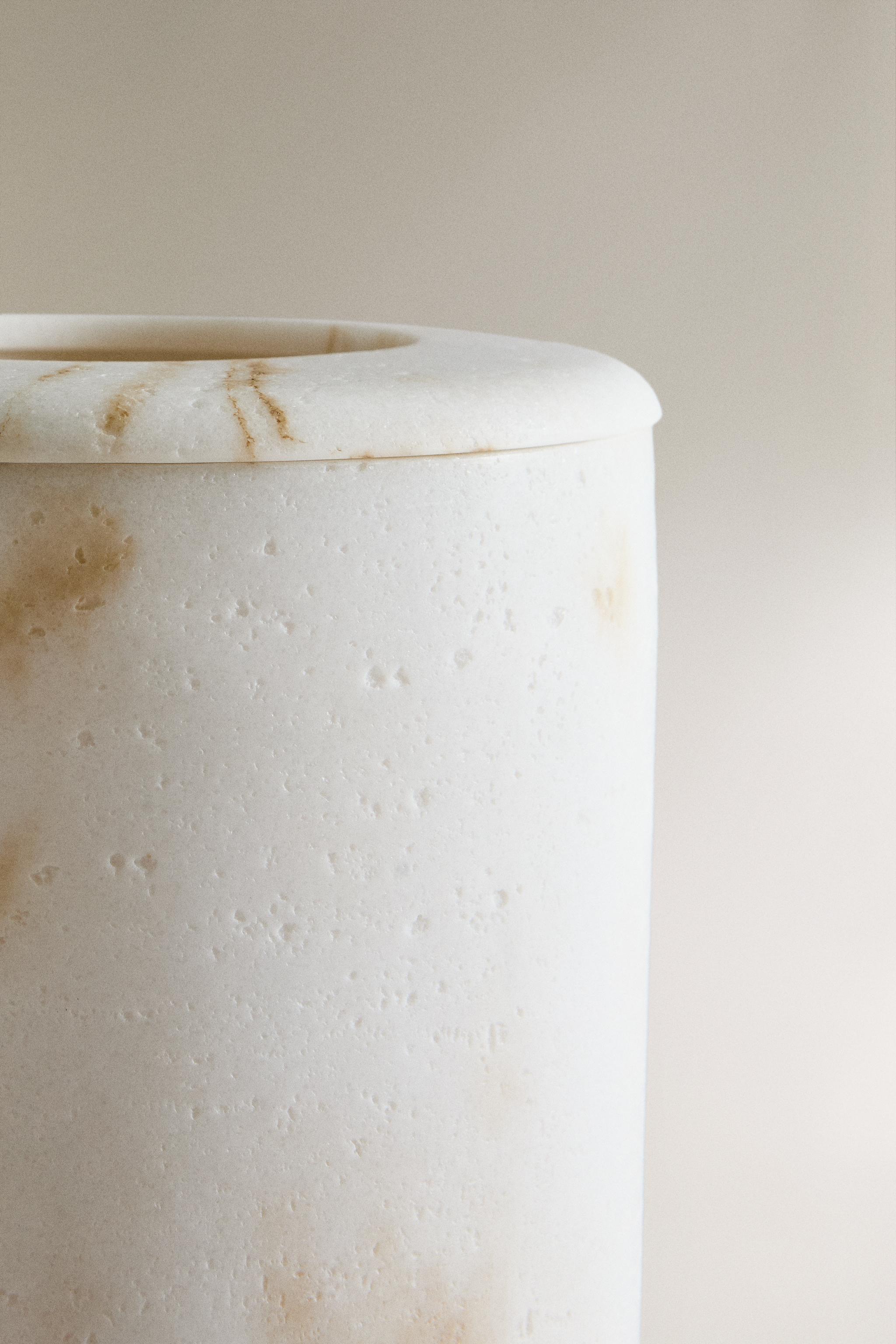 MARBLE-EFFECT BATHROOM TRASH CAN