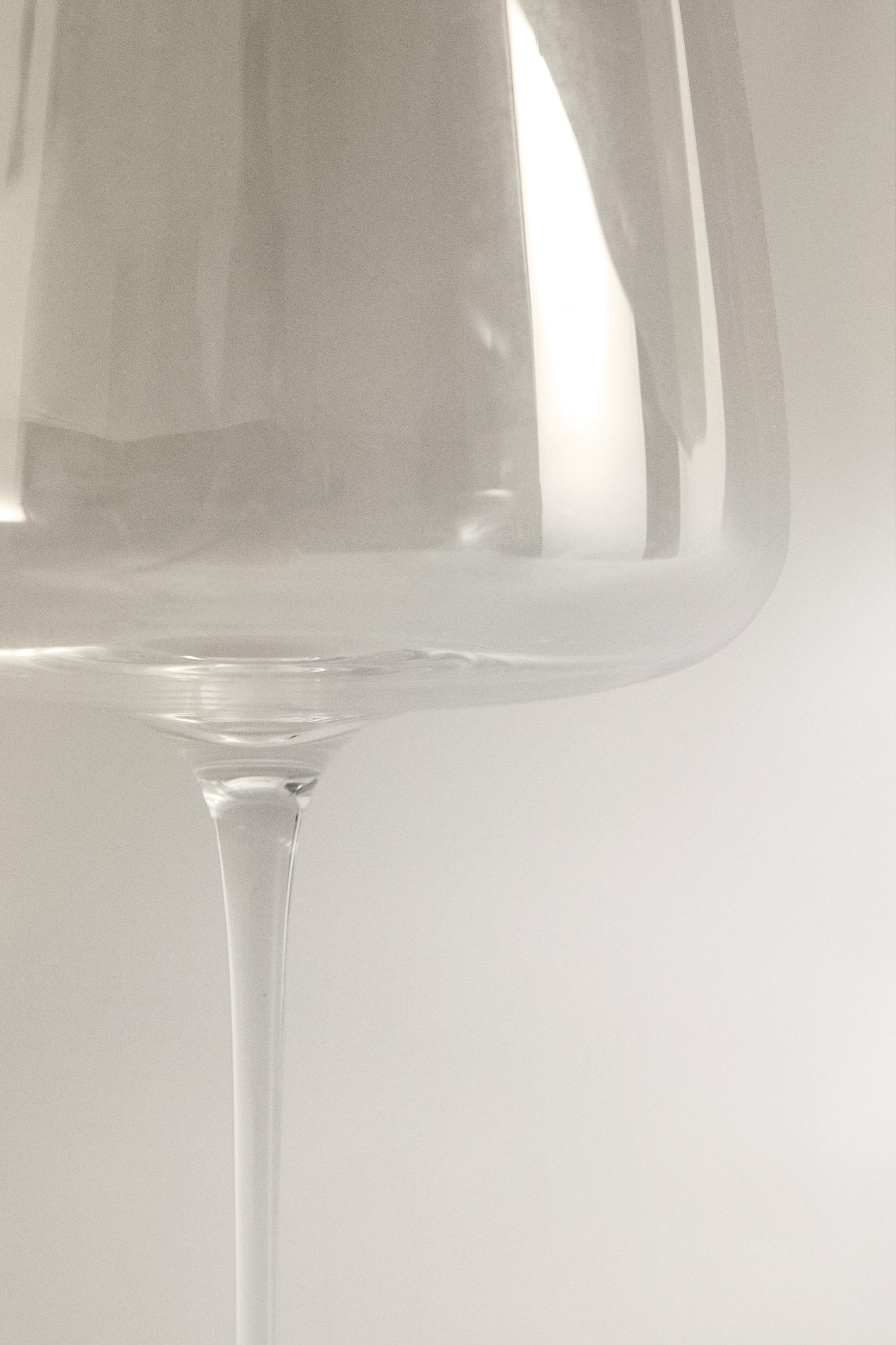 ULTRA LIGHTWEIGHT GLASS WINE GLASS