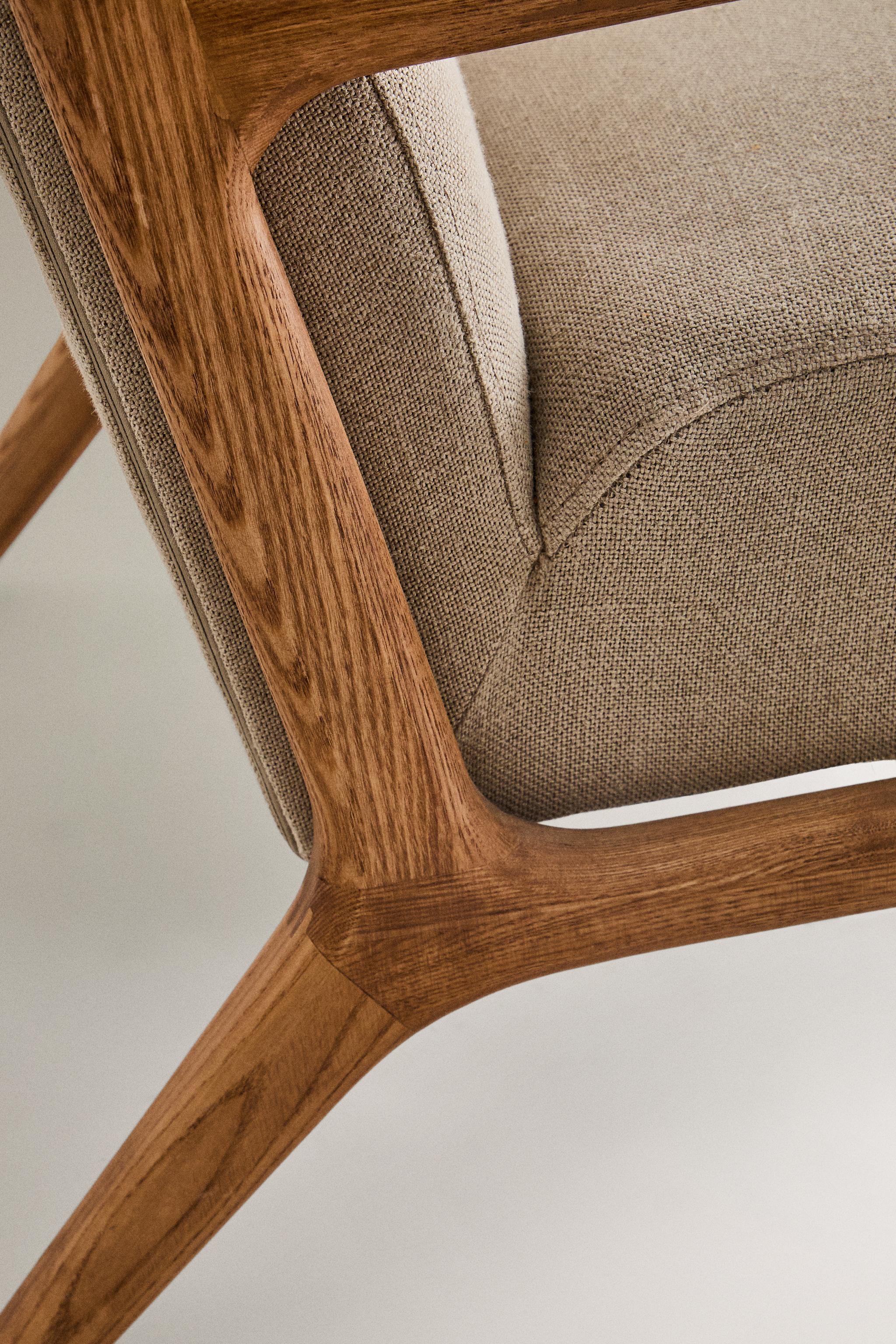 ASH WOOD LINEN ACCENT CHAIR