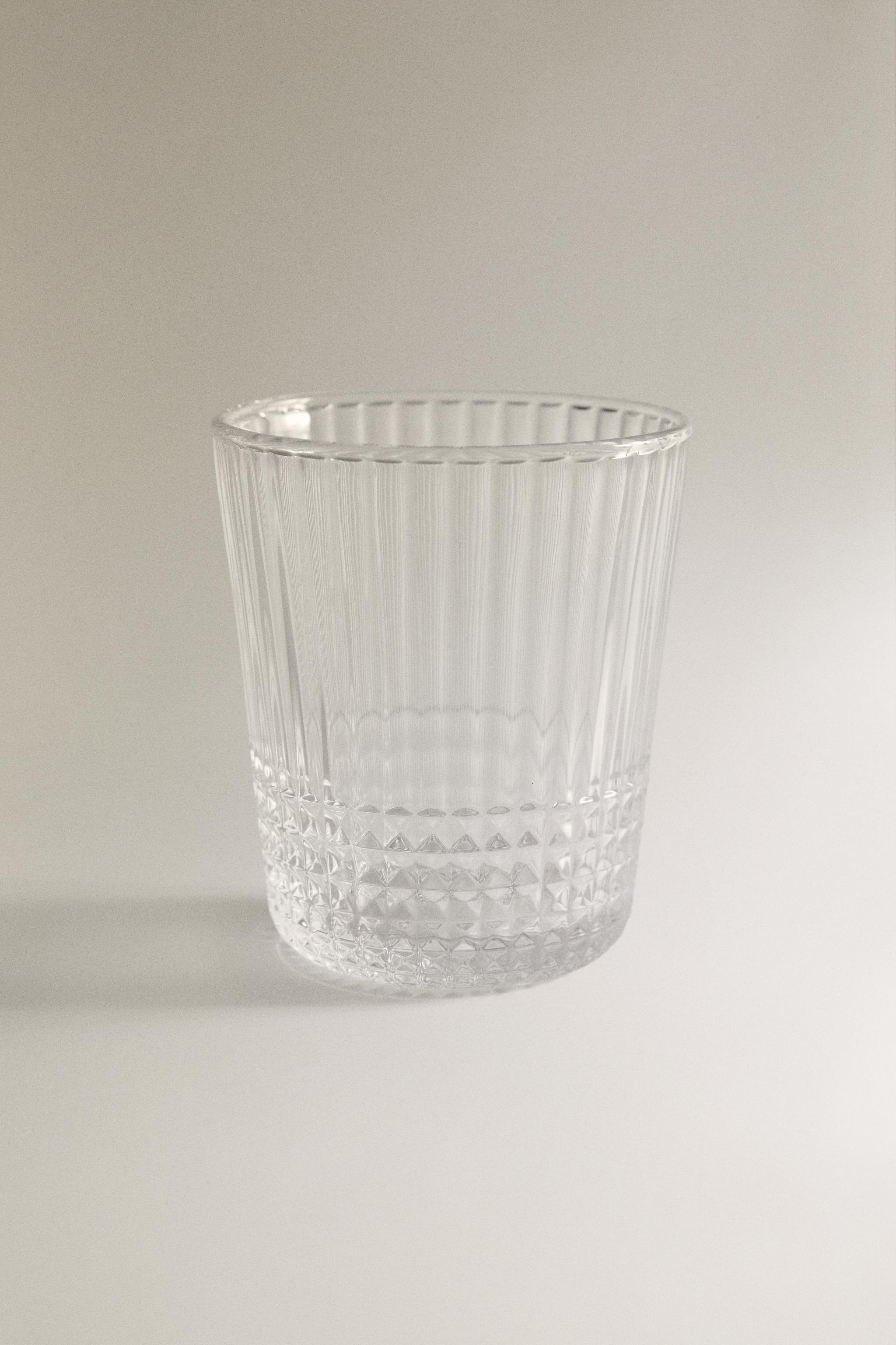 GLASS TUMBLER WITH RAISED GEOMETRIC DESIGN