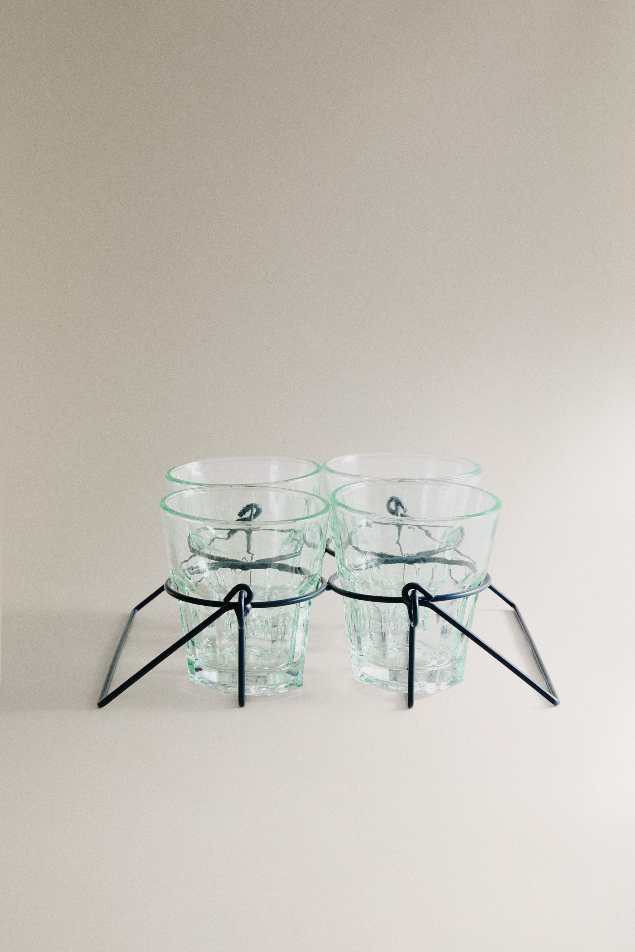 GLASS TUMBLER WITH A RAISED DESIGN