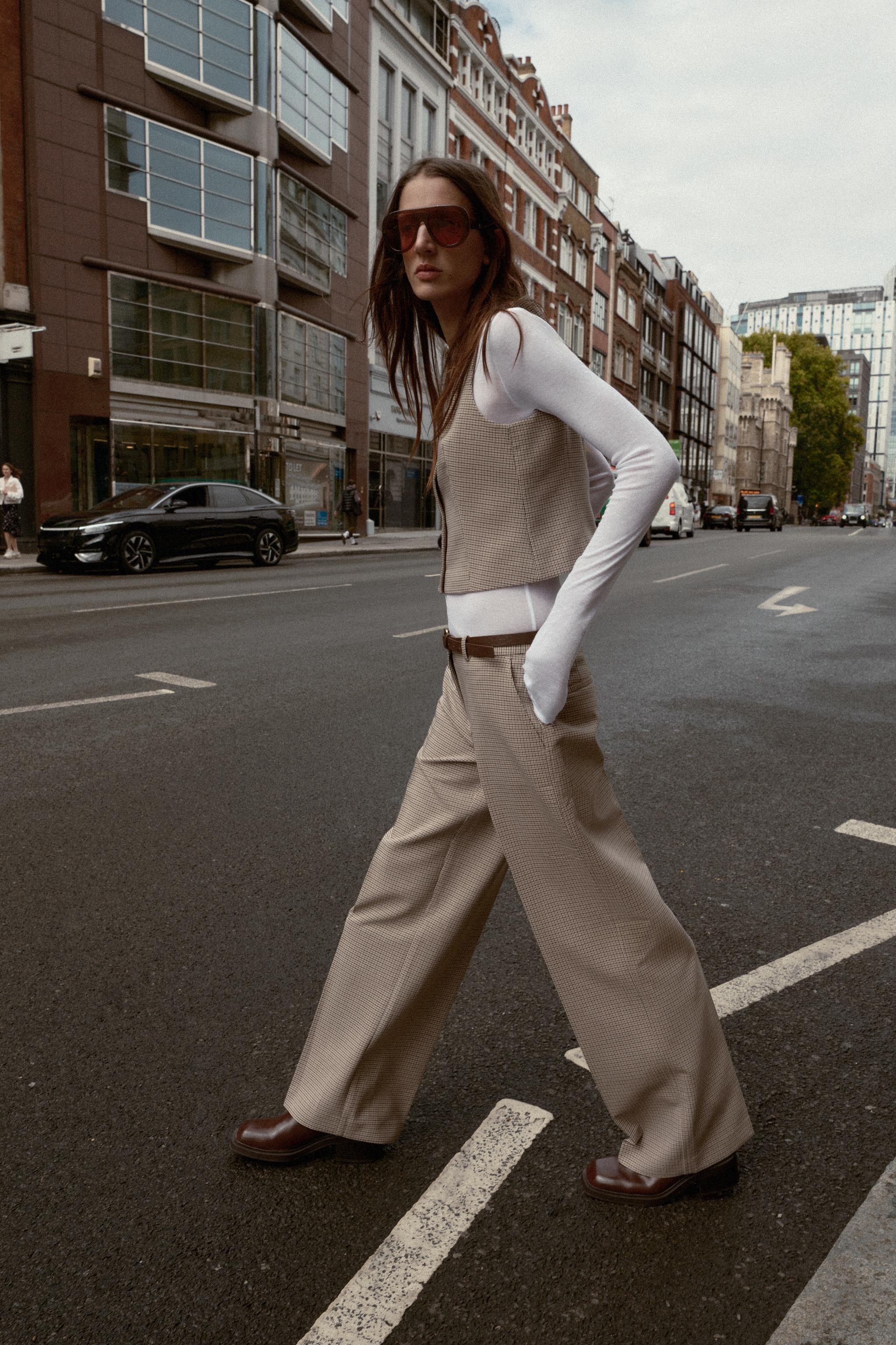 CHECKERED BELTED PANTS