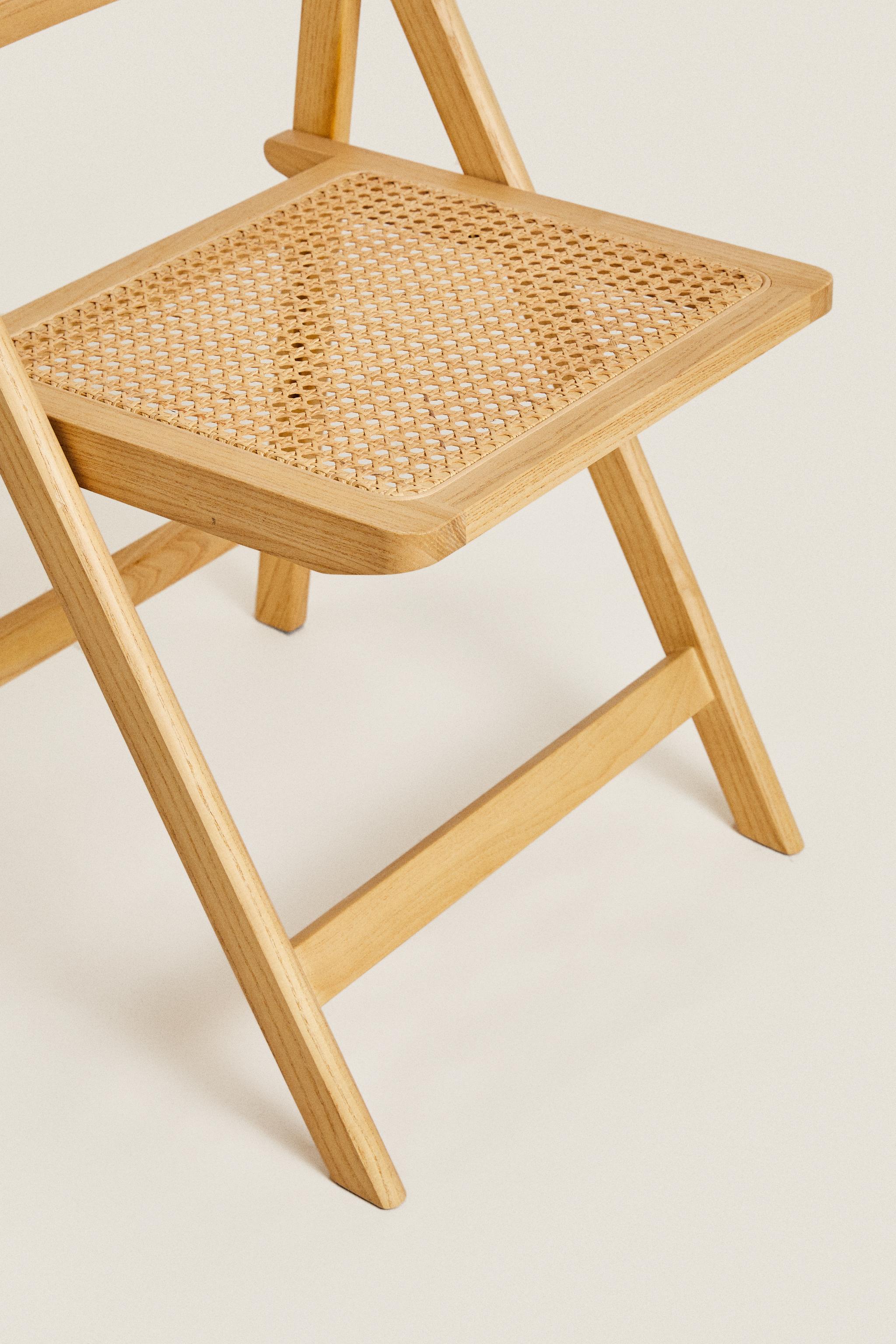 RATTAN AND WOOD FOLDING CHAIR