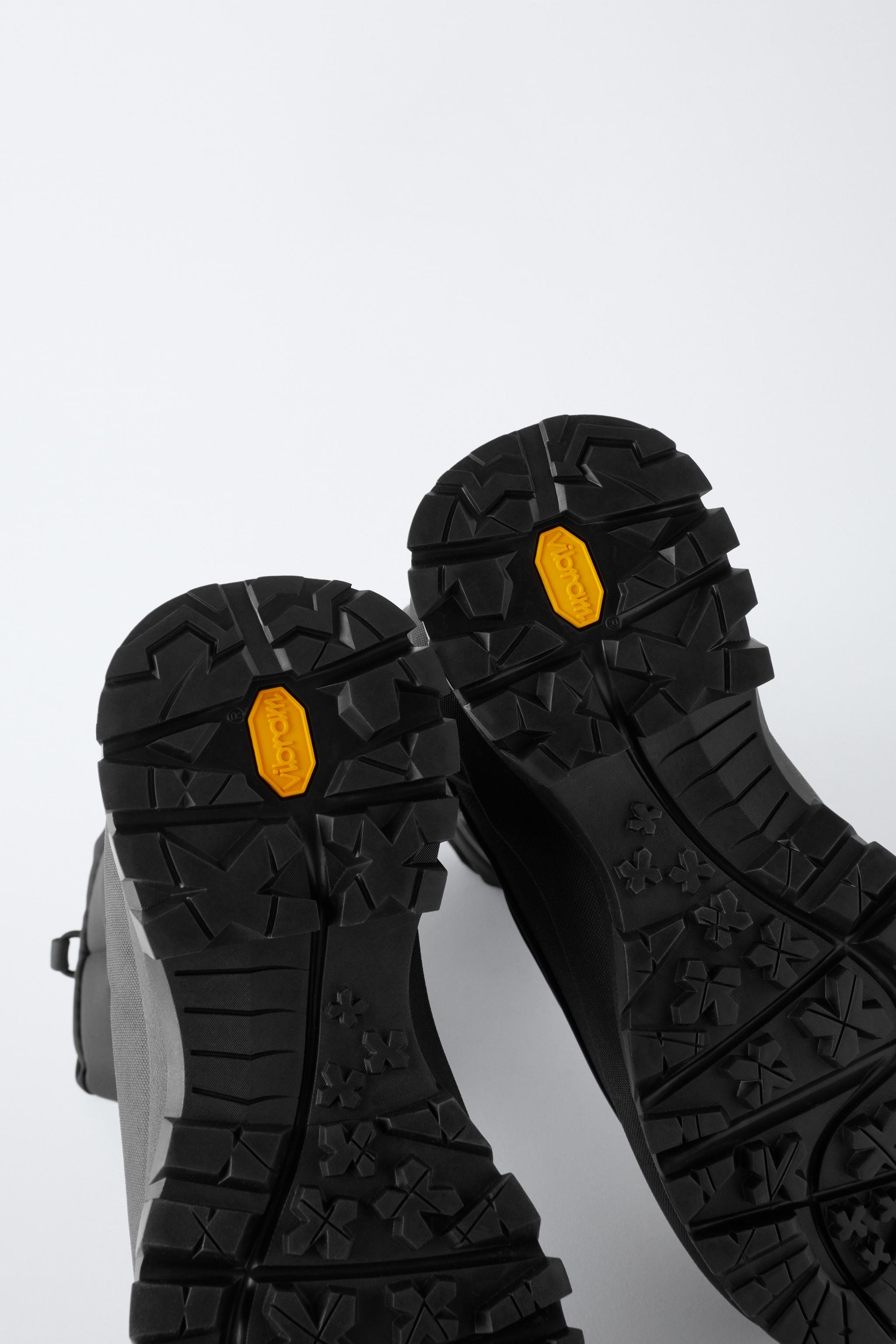 WATER REPELLENT PADDED BOOTS VIBRAM ® SKI COLLECTION