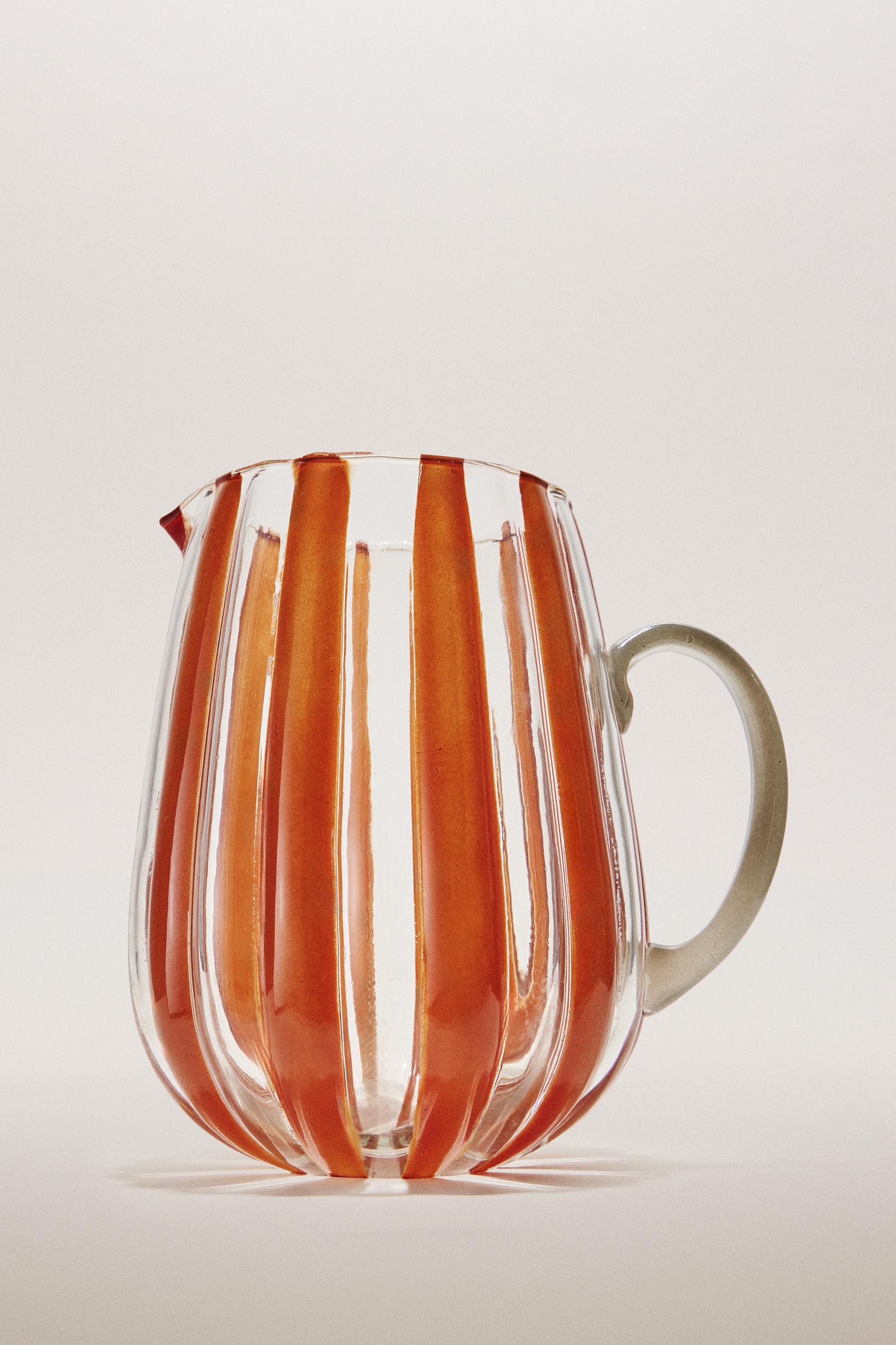GLASS PITCHER WITH STRIPED HANDLE AND CONTRAST