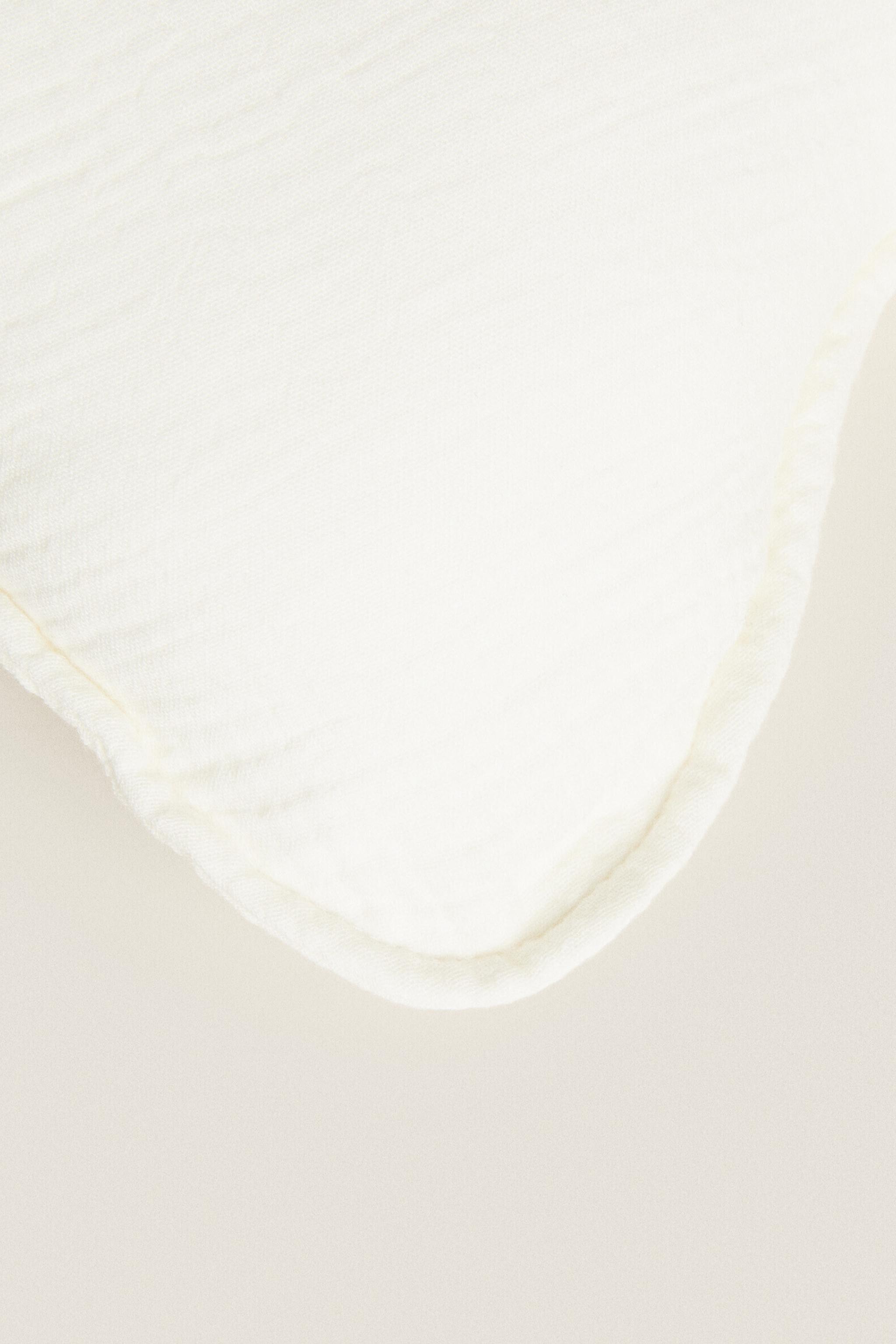 CHILDREN'S MUSLIN STAR THROW PILLOW