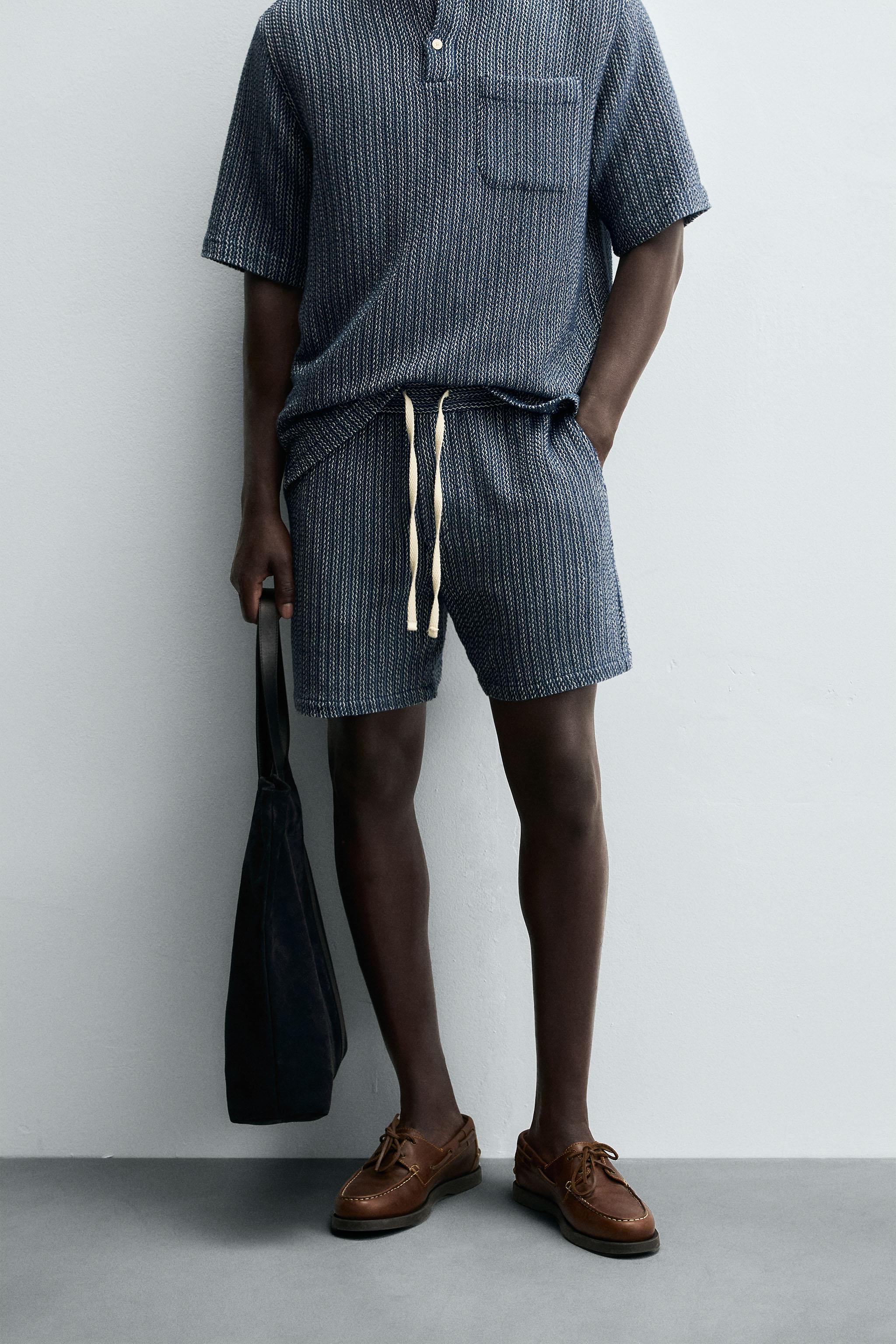 JACQUARD TEXTURED BERMUDA SHORTS
