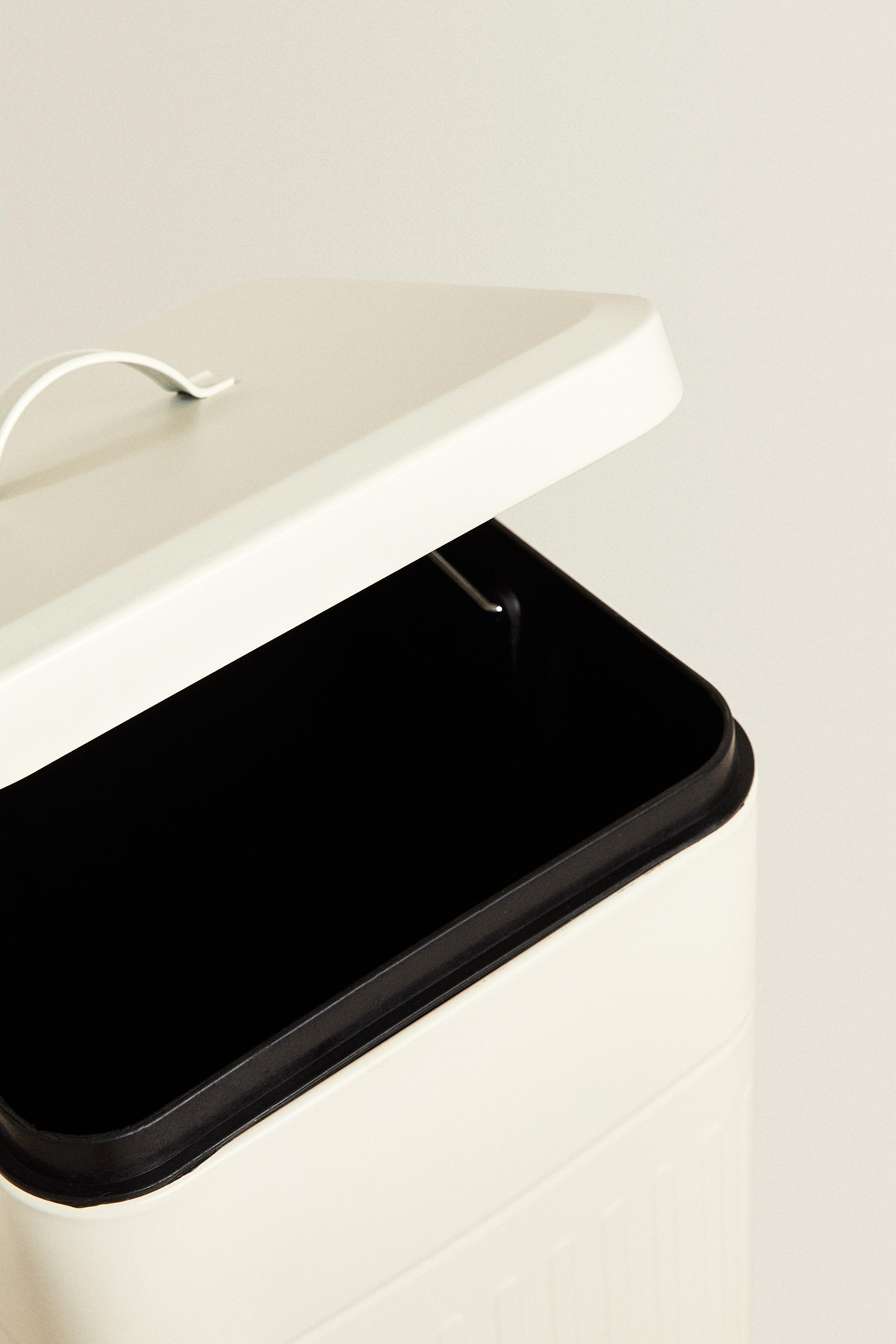 LARGE KITCHEN TRASH CAN