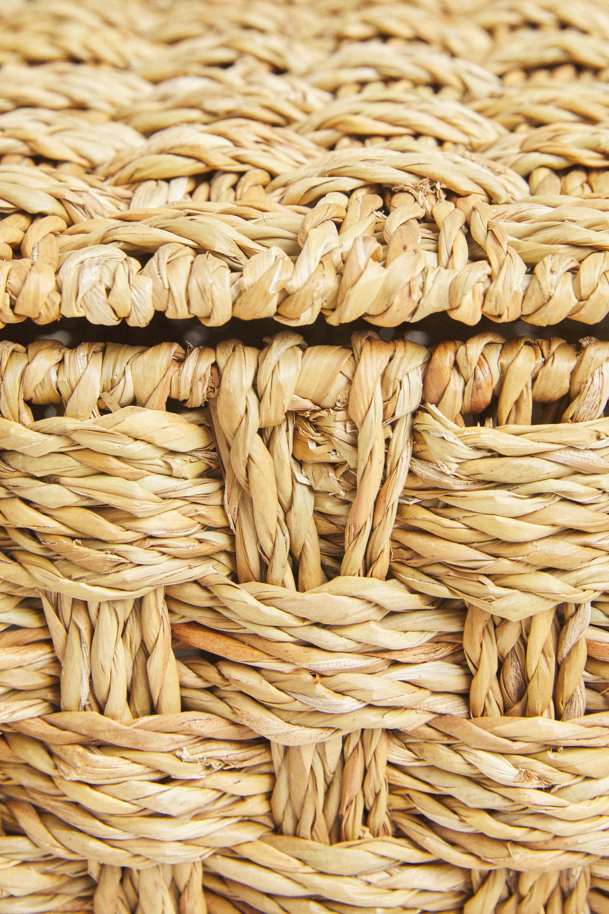 WOVEN BASKET