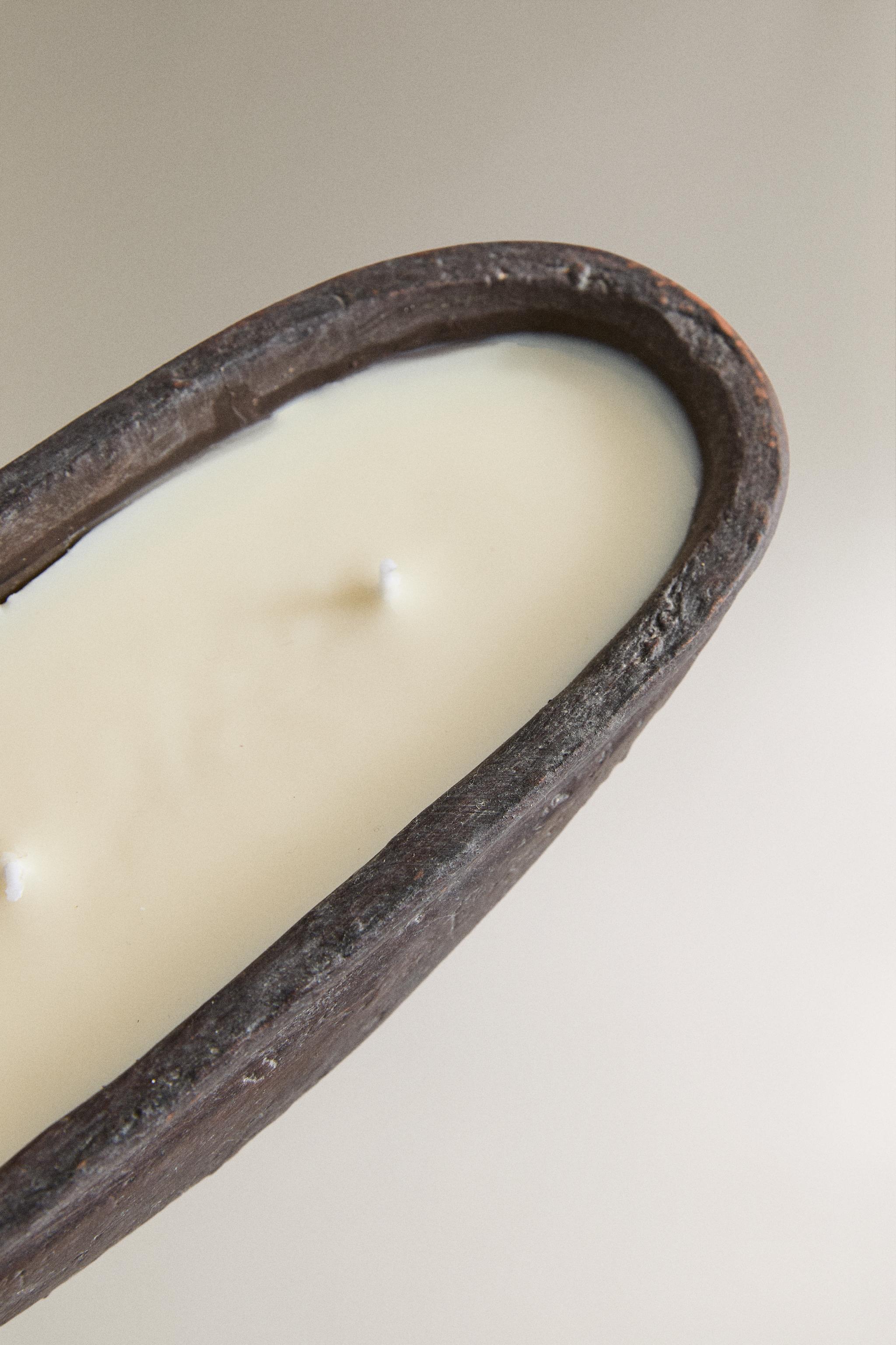 (600 GR) LEATHER AMBER SCENTED CANDLE