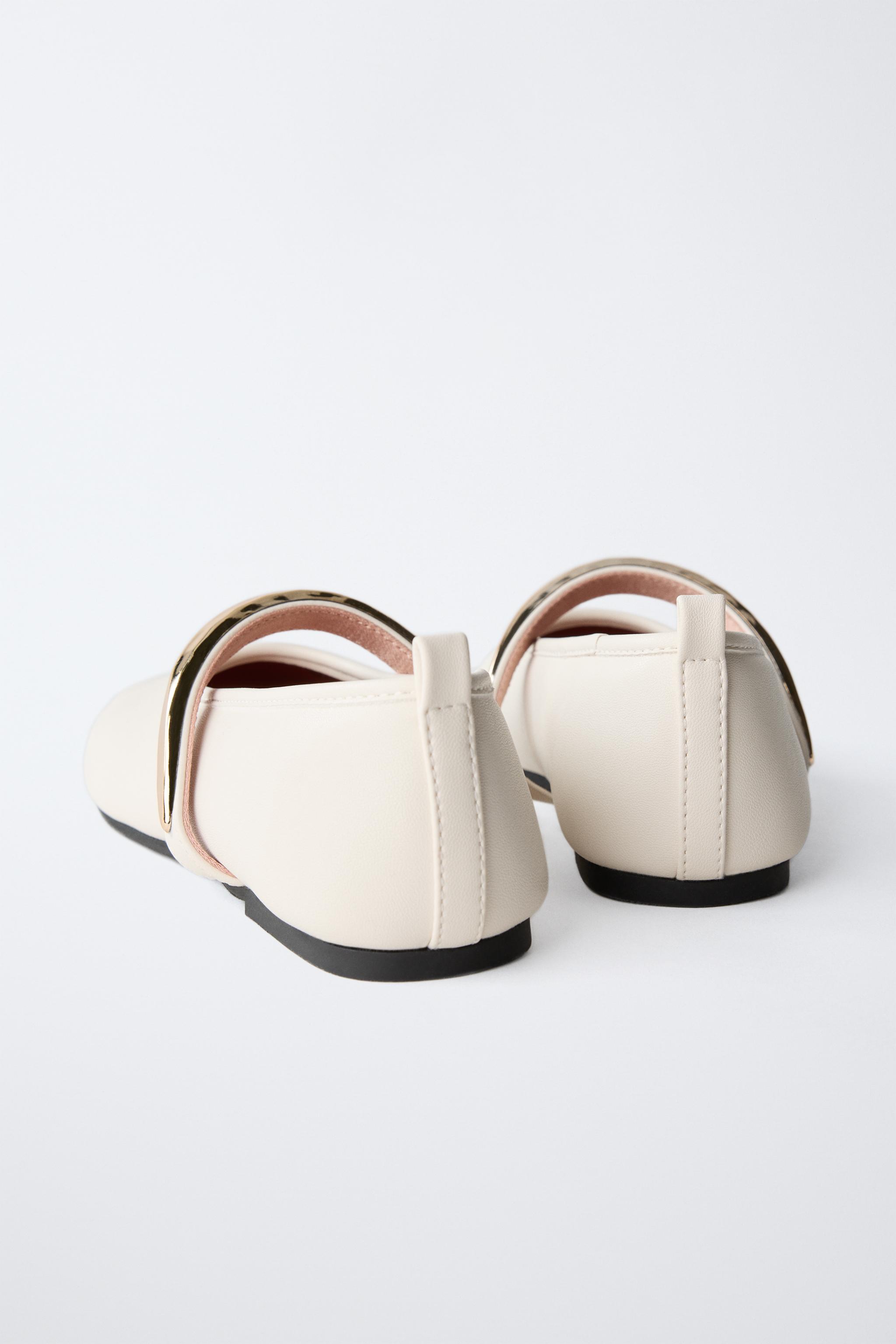 BALLET FLATS WITH METAL STRAP