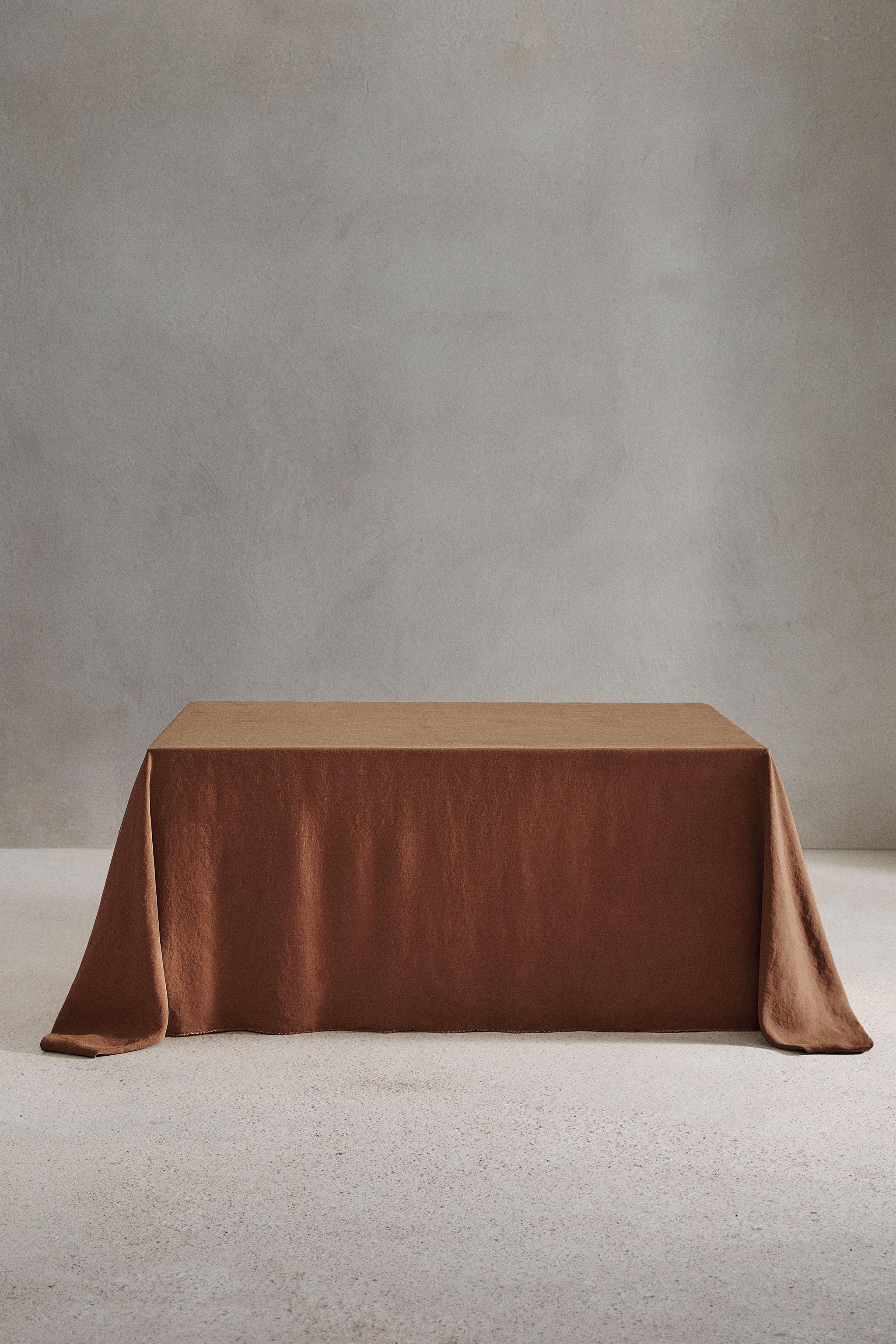 TABLECLOTH 01