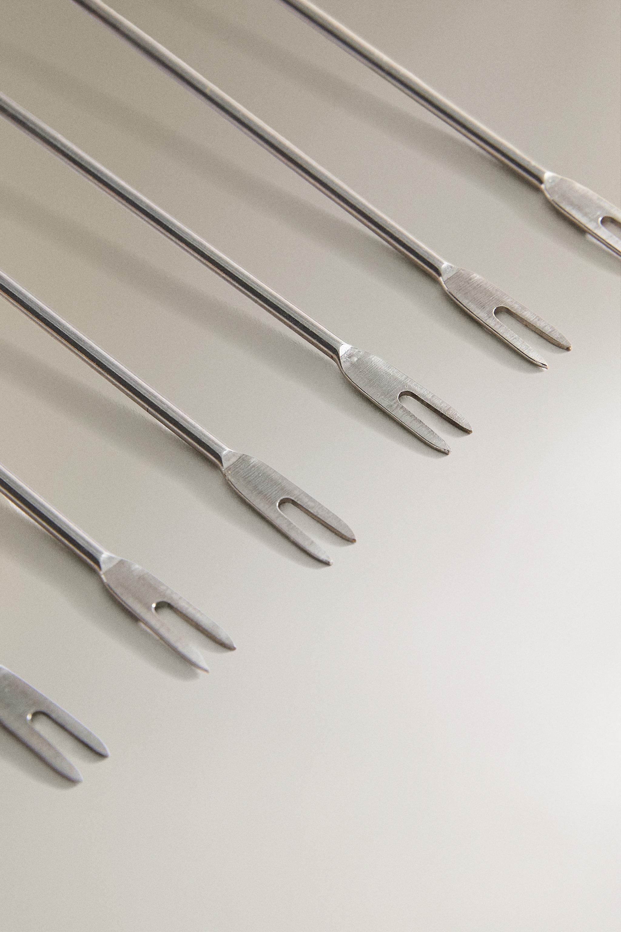 SET OF APPETIZER SKEWERS IN A CUP (SET OF 6)