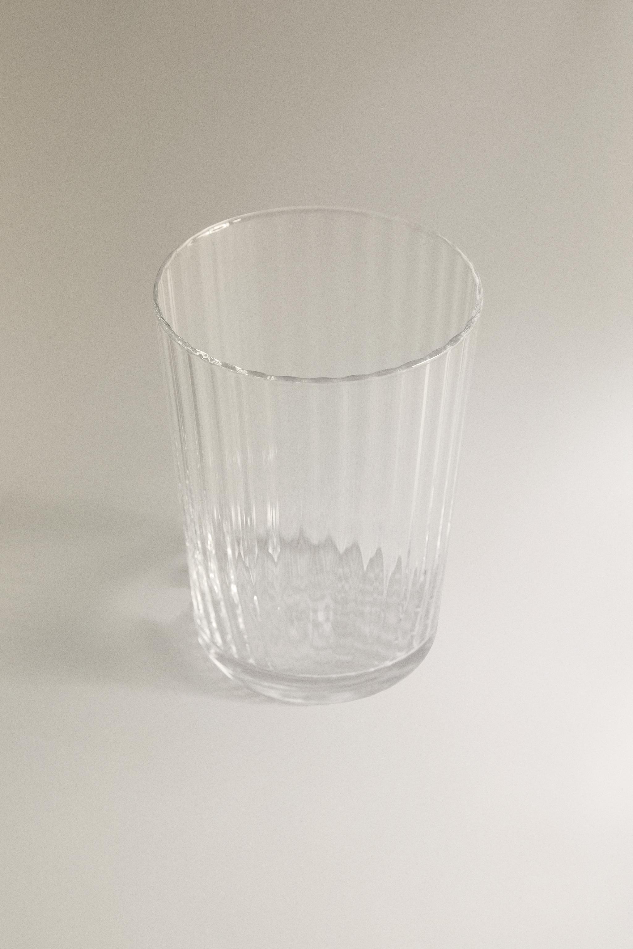 GLASS TUMBLER WITH LINES