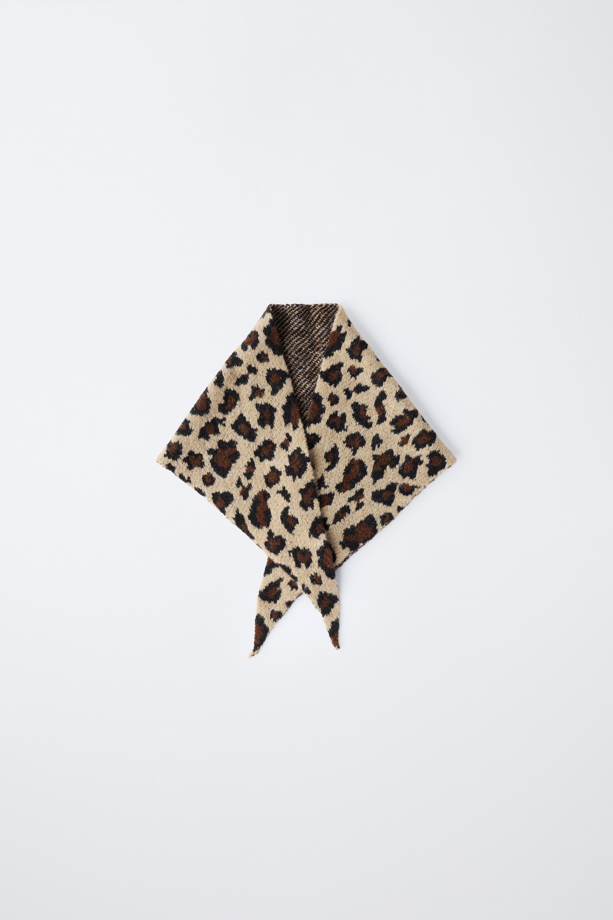 TRIANGULAR KNIT ANIMAL PRINT SCARF