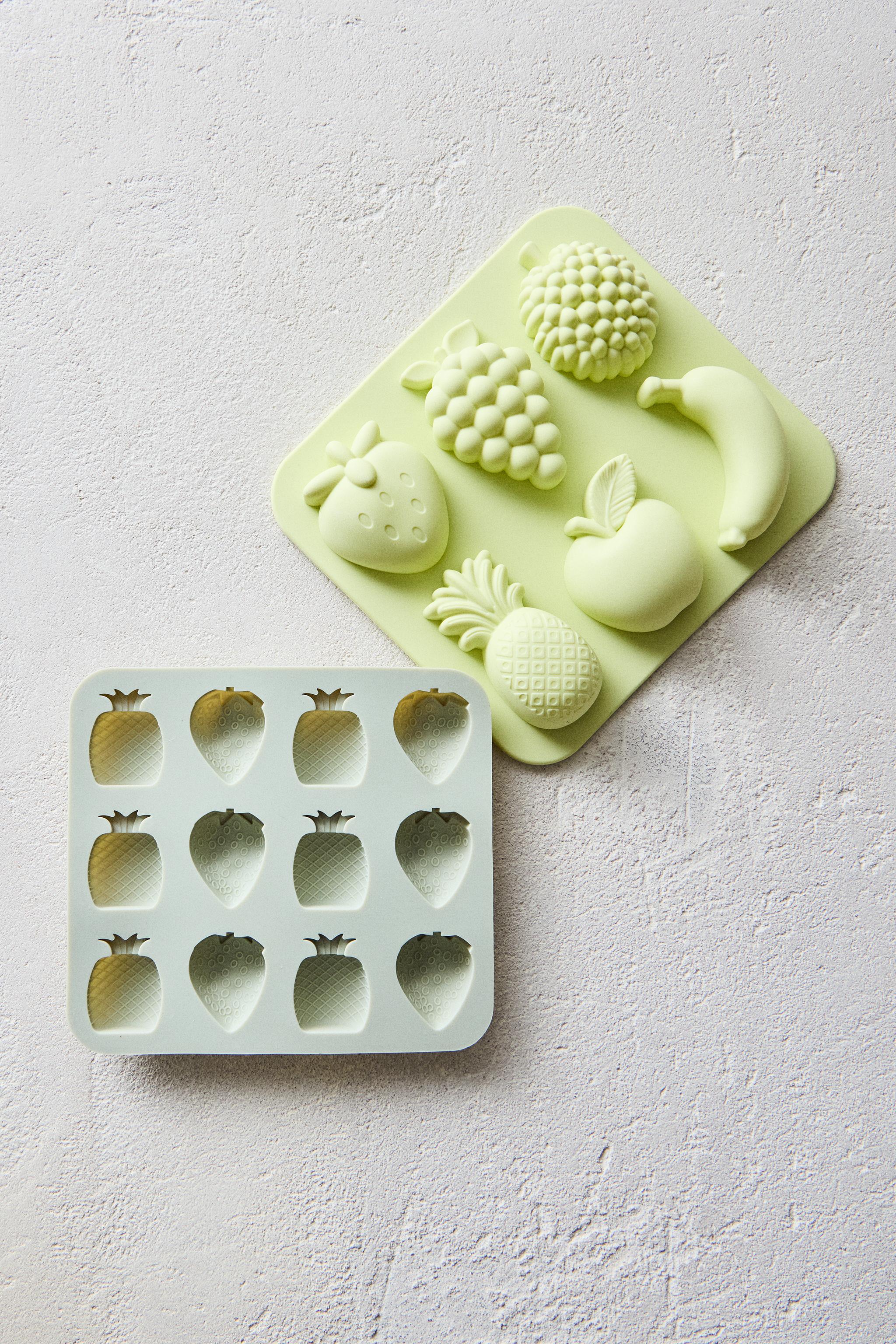 SET OF SILICONE ICE TRAYS WITH FRUIT SHAPES (SET OF 2)