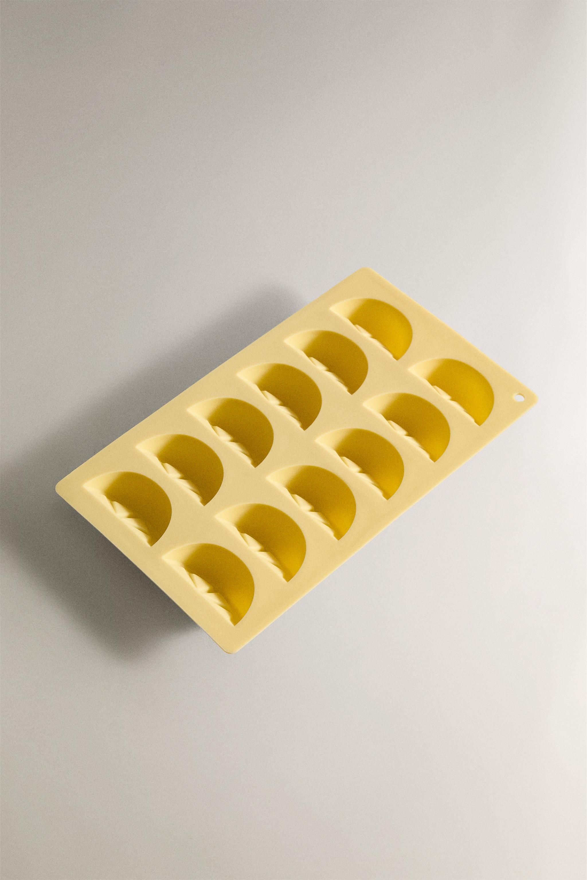 SILICONE ICE TRAY LEMON SLICES