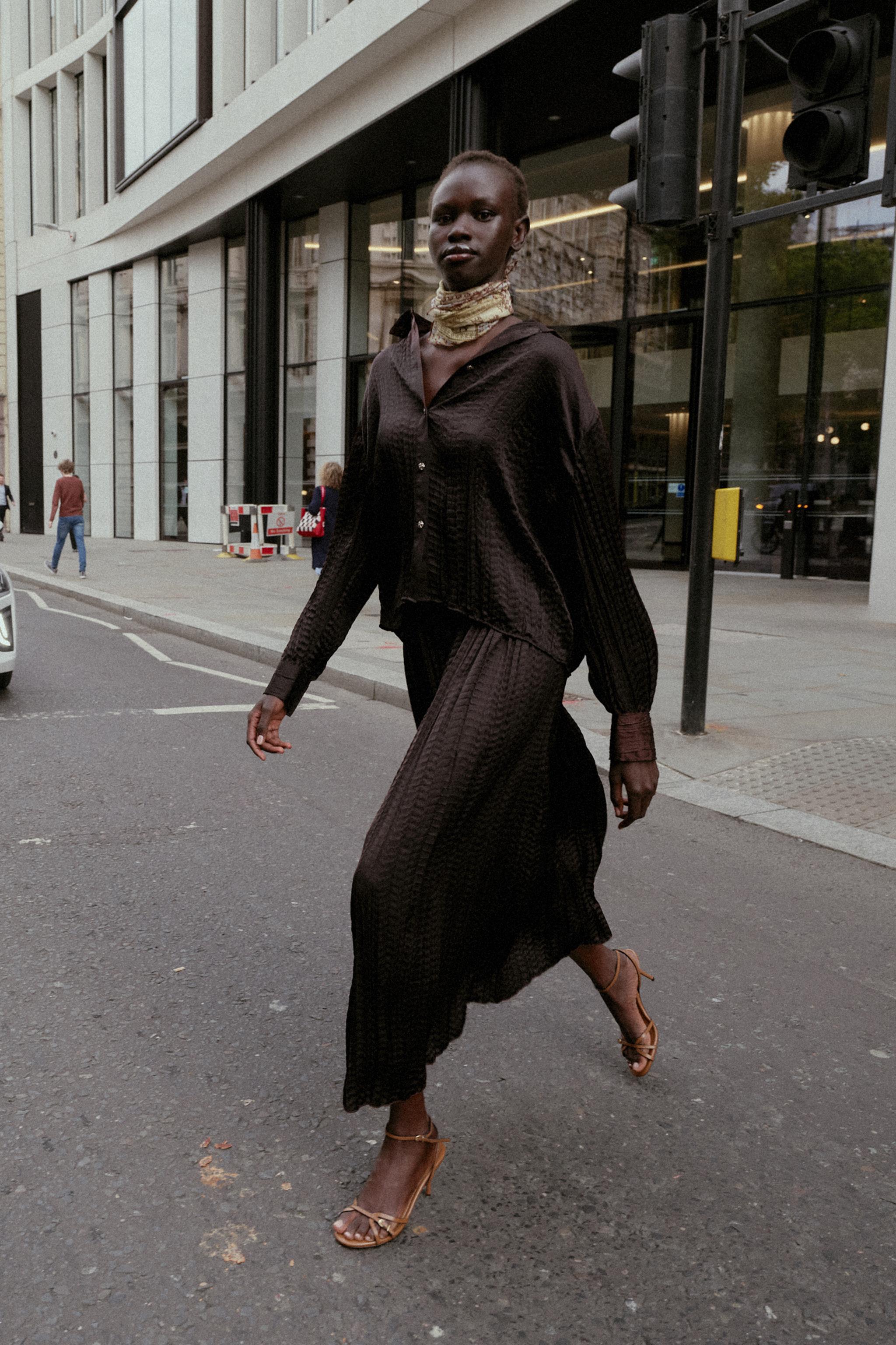 WRINKLED EFFECT SATIN SKIRT