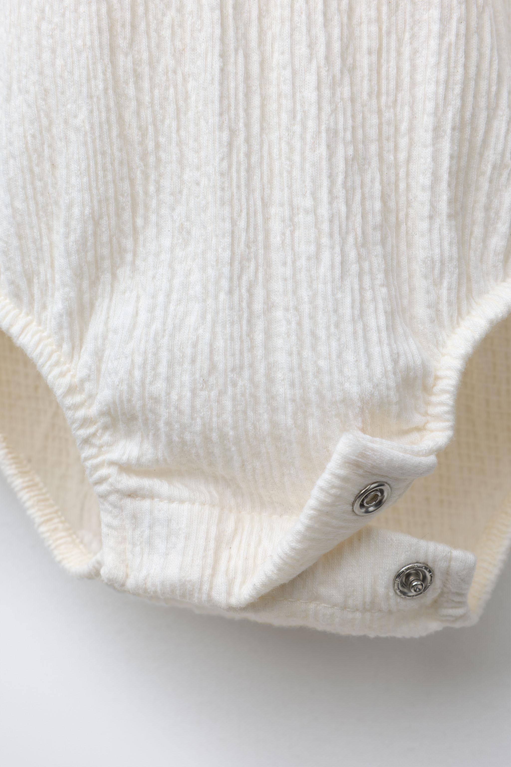 TEXTURED NECK BODYSUIT