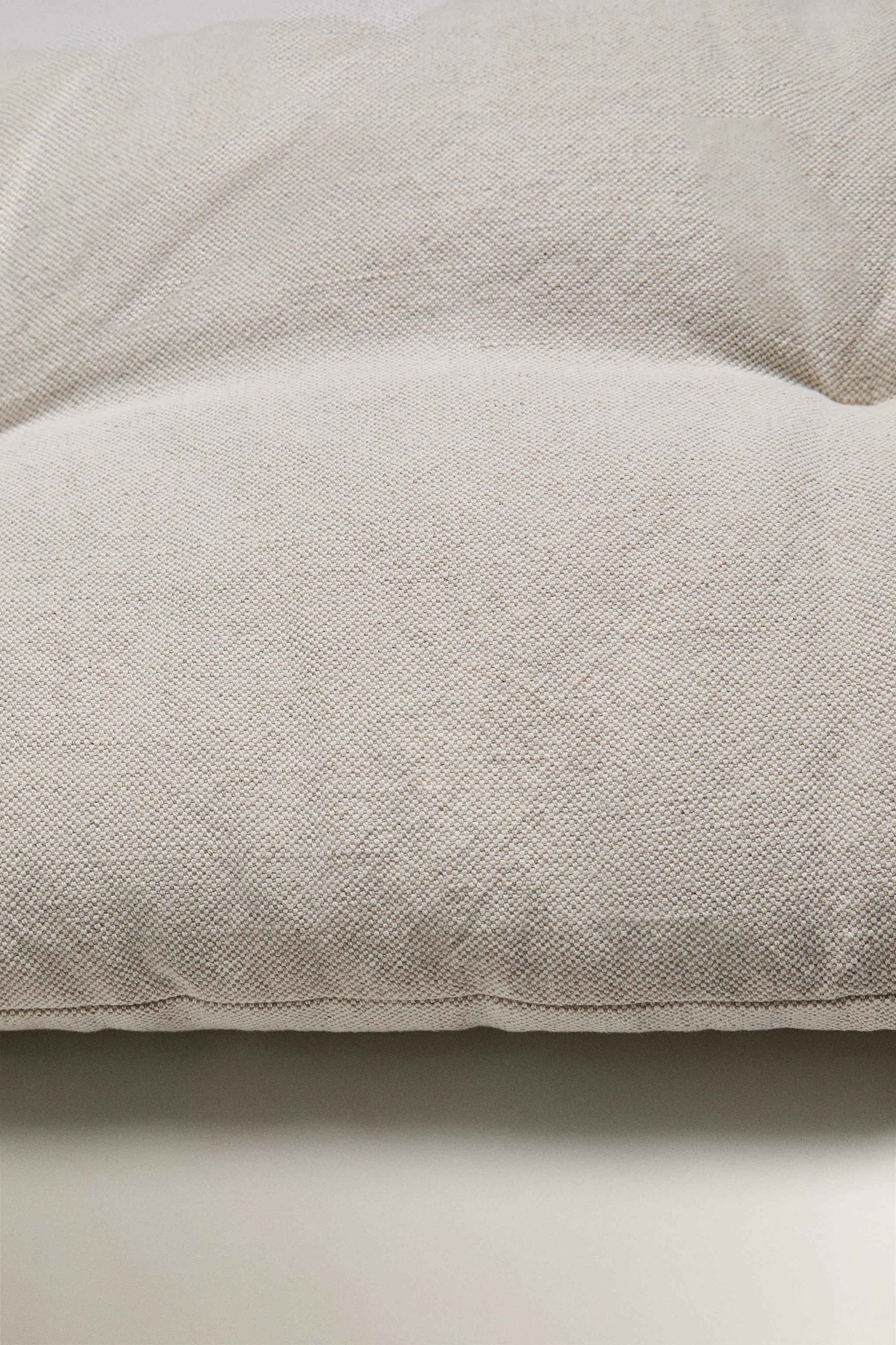 ELONGATED LINEN CUSHION