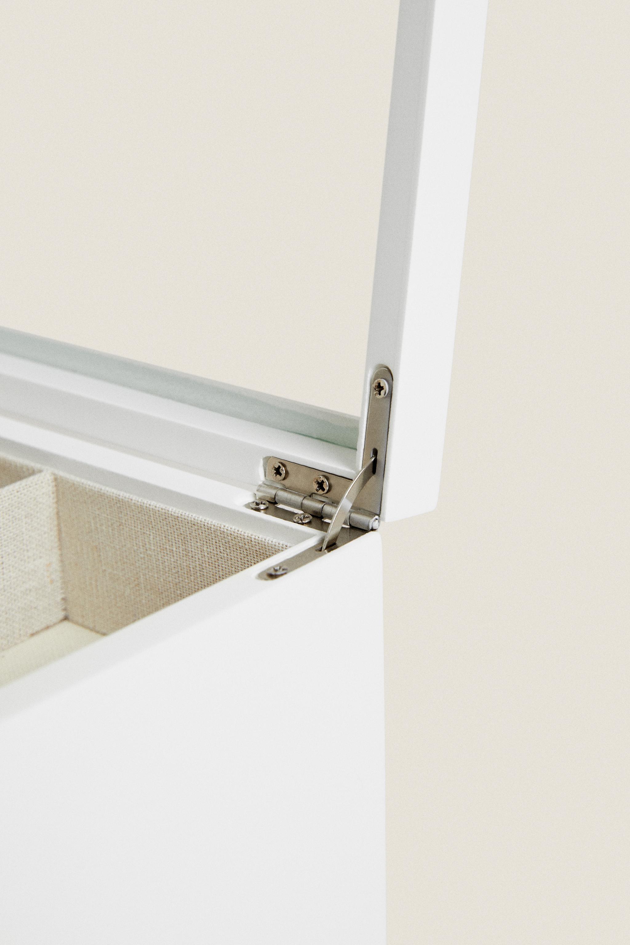 LACQUERED JEWELRY BOX WITH DRAWERS