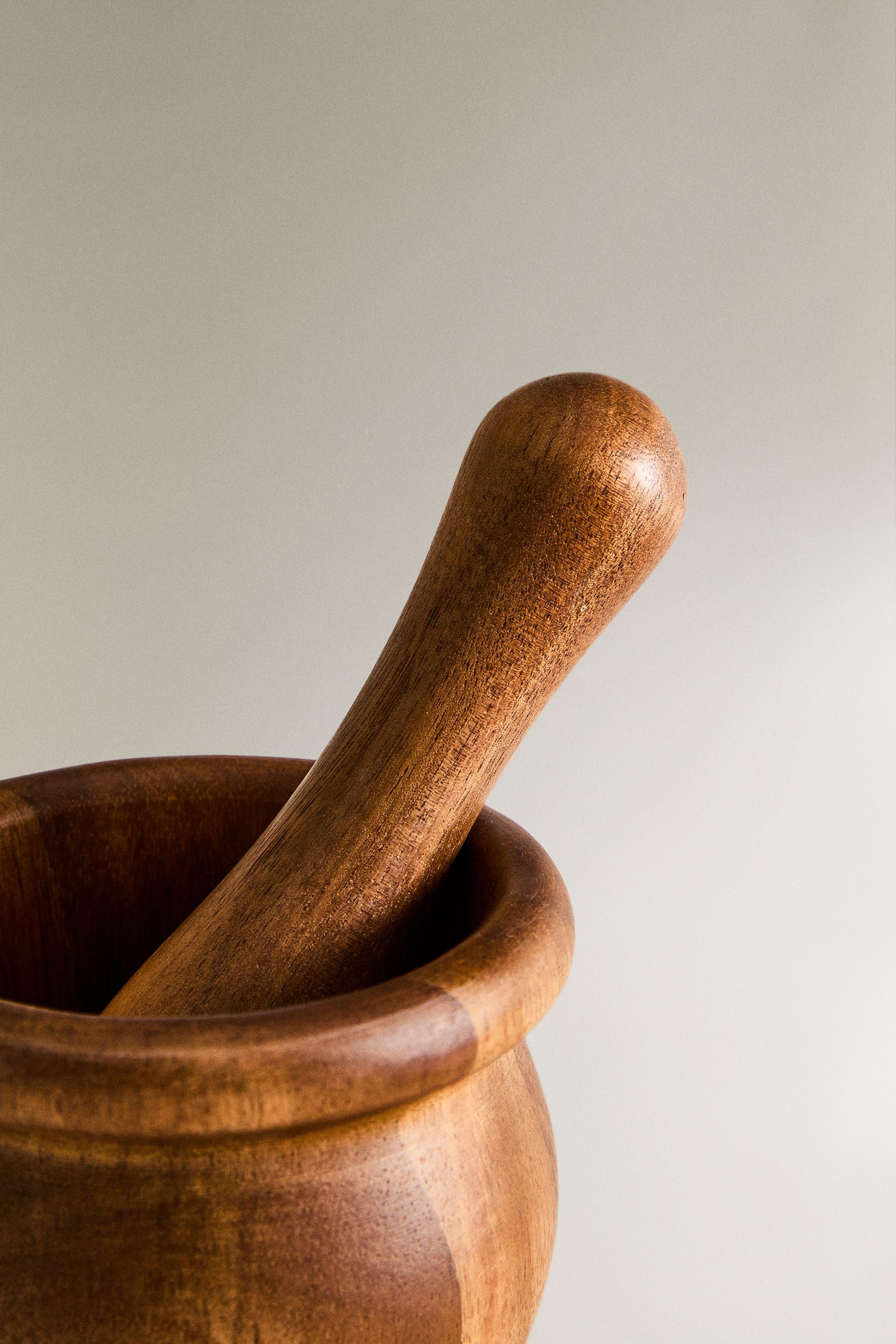PESTLE AND MORTAR MADE OF ACACIA WOOD