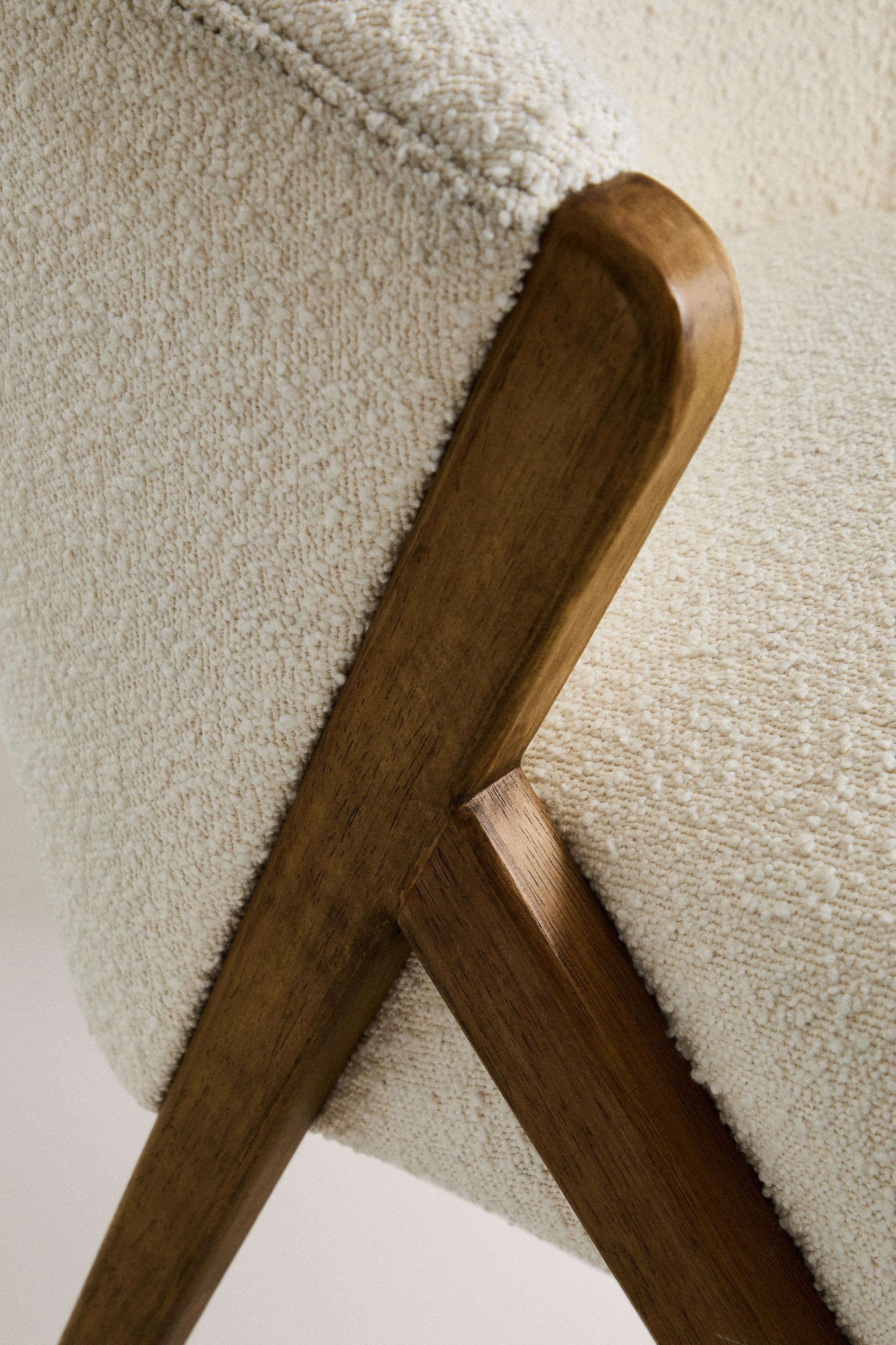 UPHOLSTERED BOUCLÉ ACCENT CHAIR