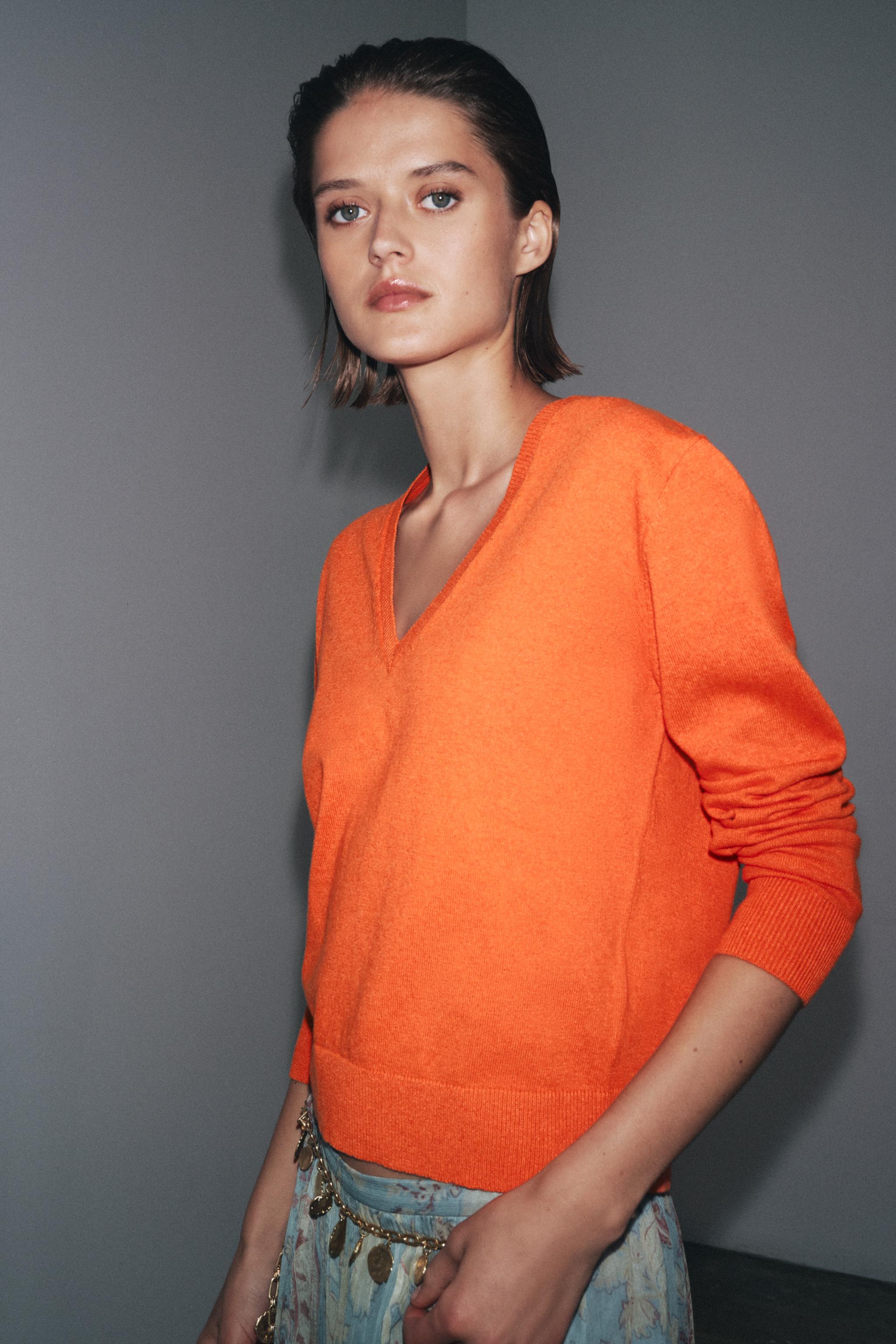 V-NECK BASIC KNIT SWEATER