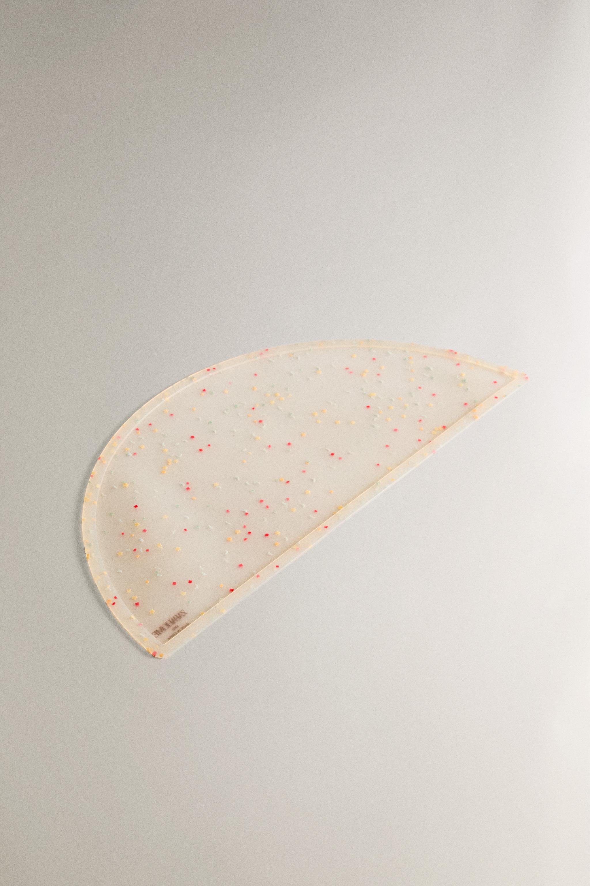 CHILDREN'S SILICONE PLACEMAT WITH CONFETTI DESIGN.
