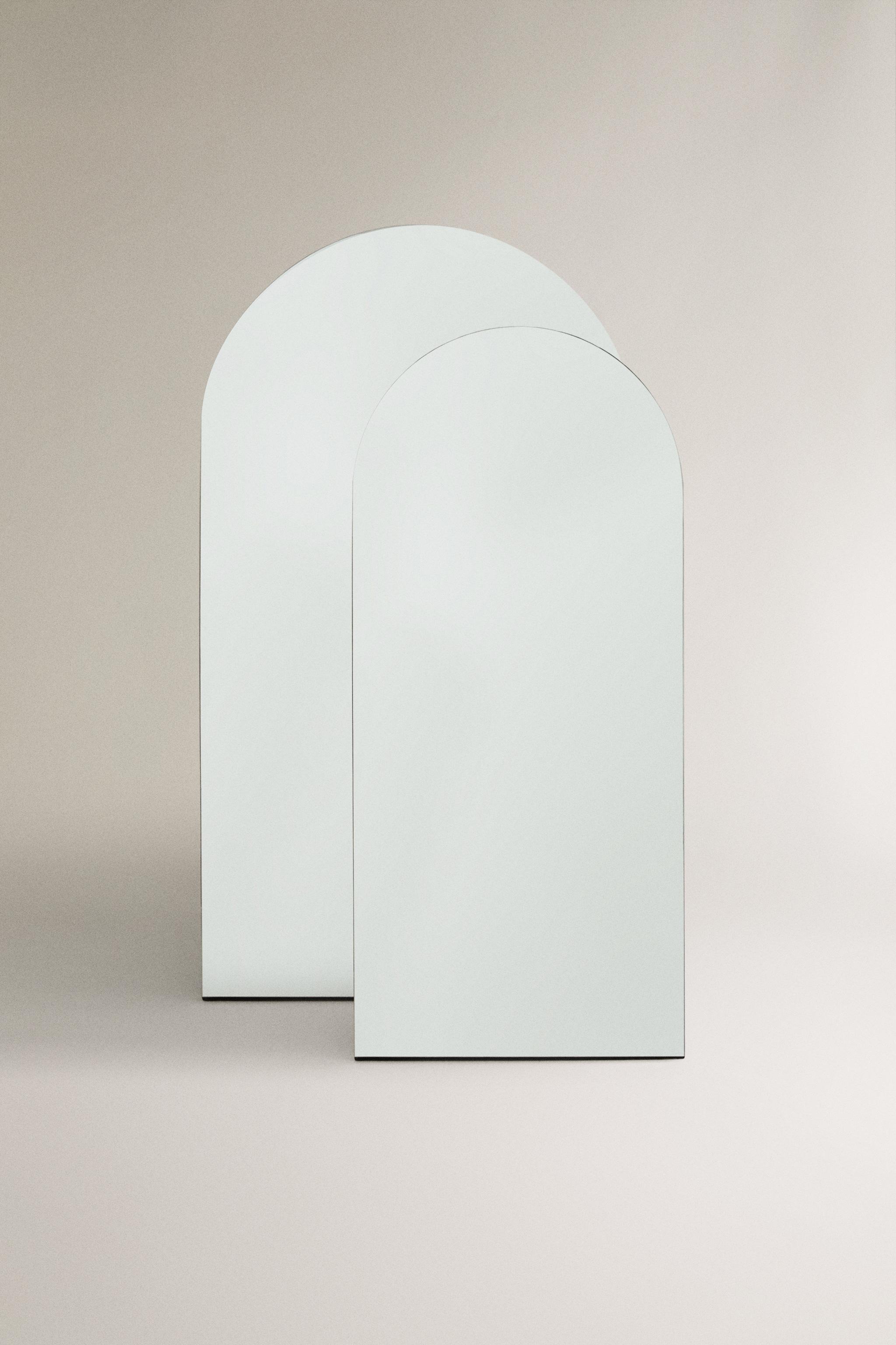 FULL LENGTH MIRROR WITH AN ARCH SHAPE