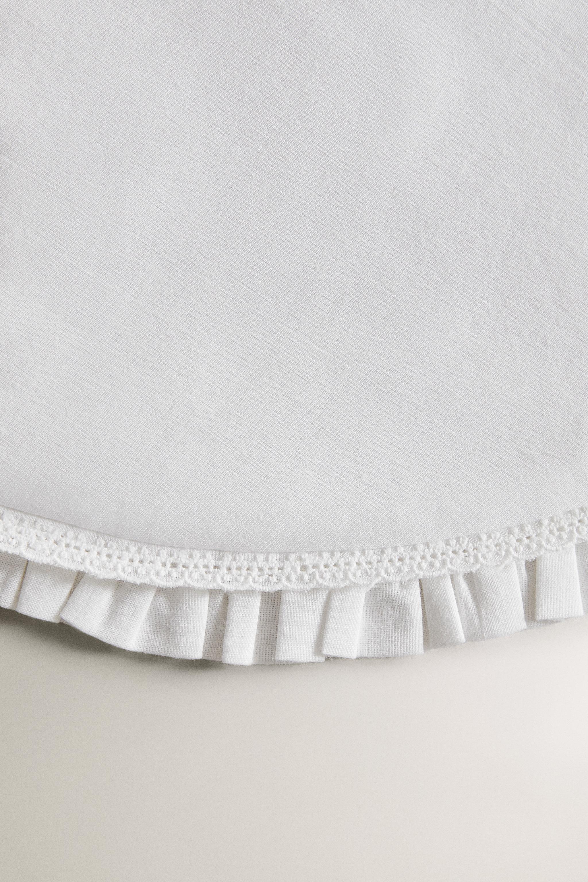 ROUND PLACEMAT WITH RUFFLE