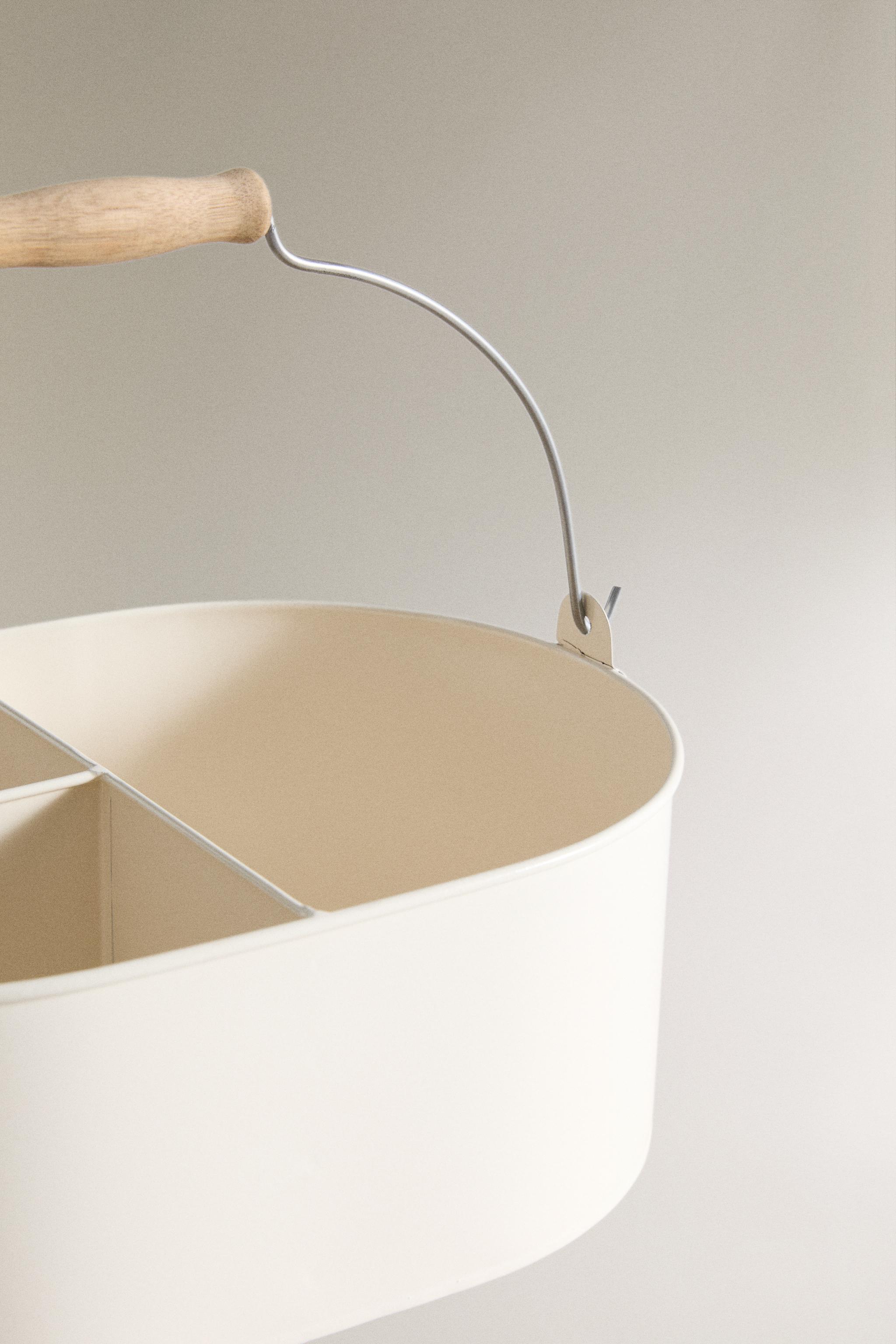 METAL BOX WITH COMPARTMENTS