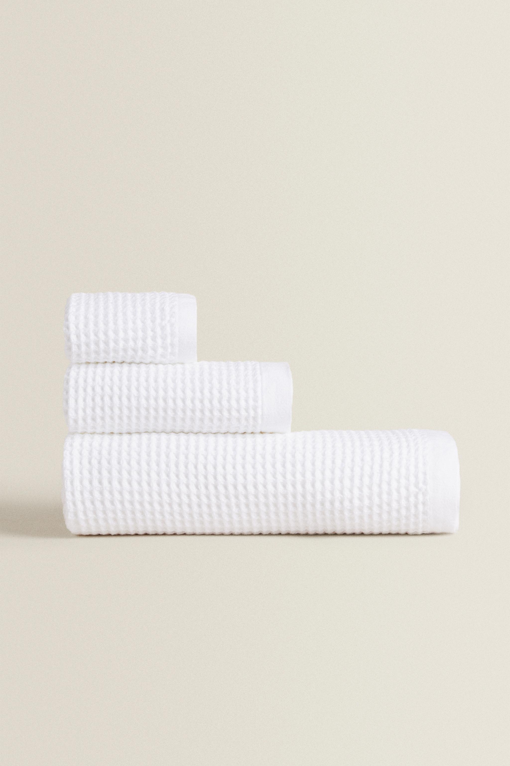 WAFFLE-KNIT COTTON BATH TOWEL
