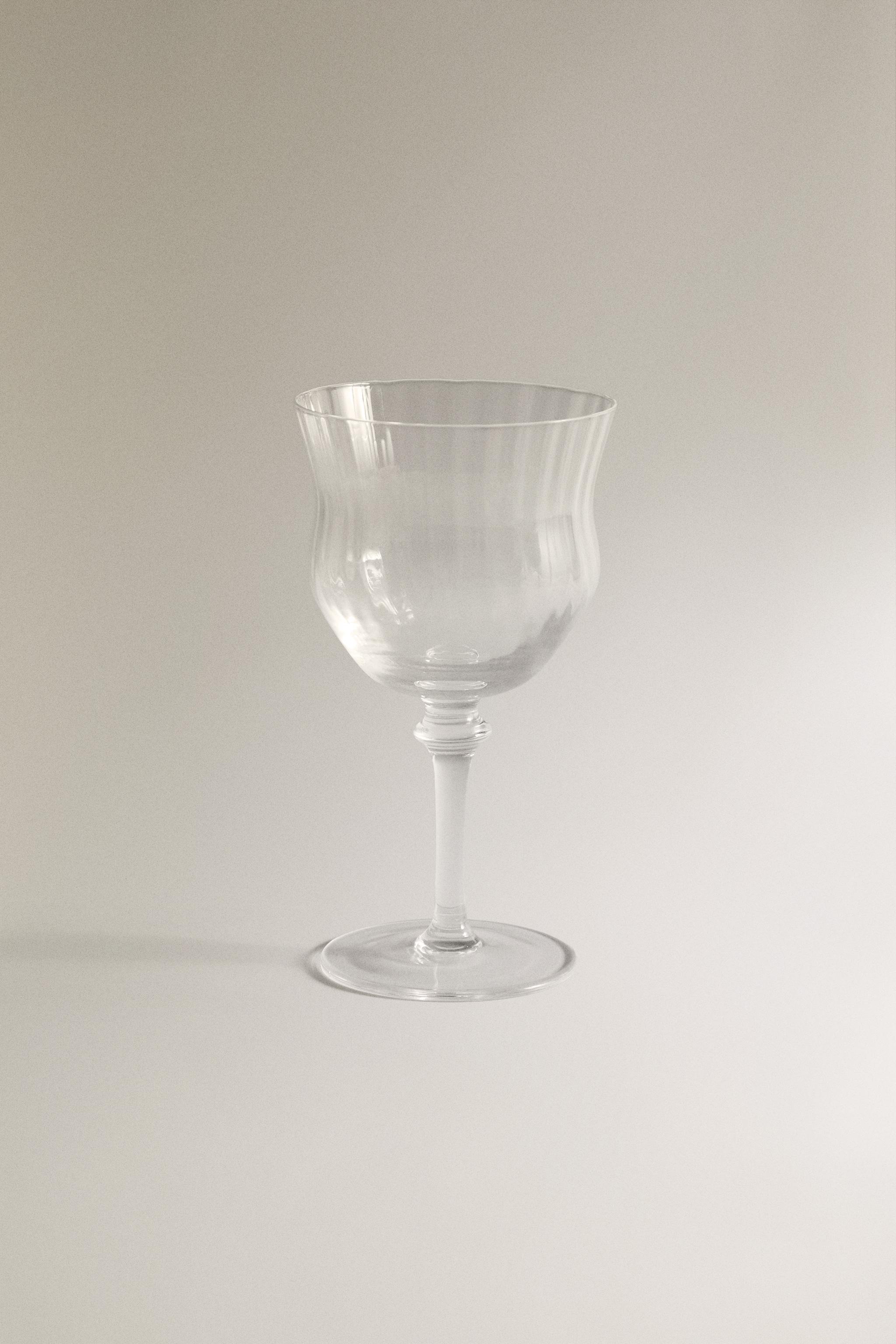 LARGE GLASS WITH RAISED DESIGN