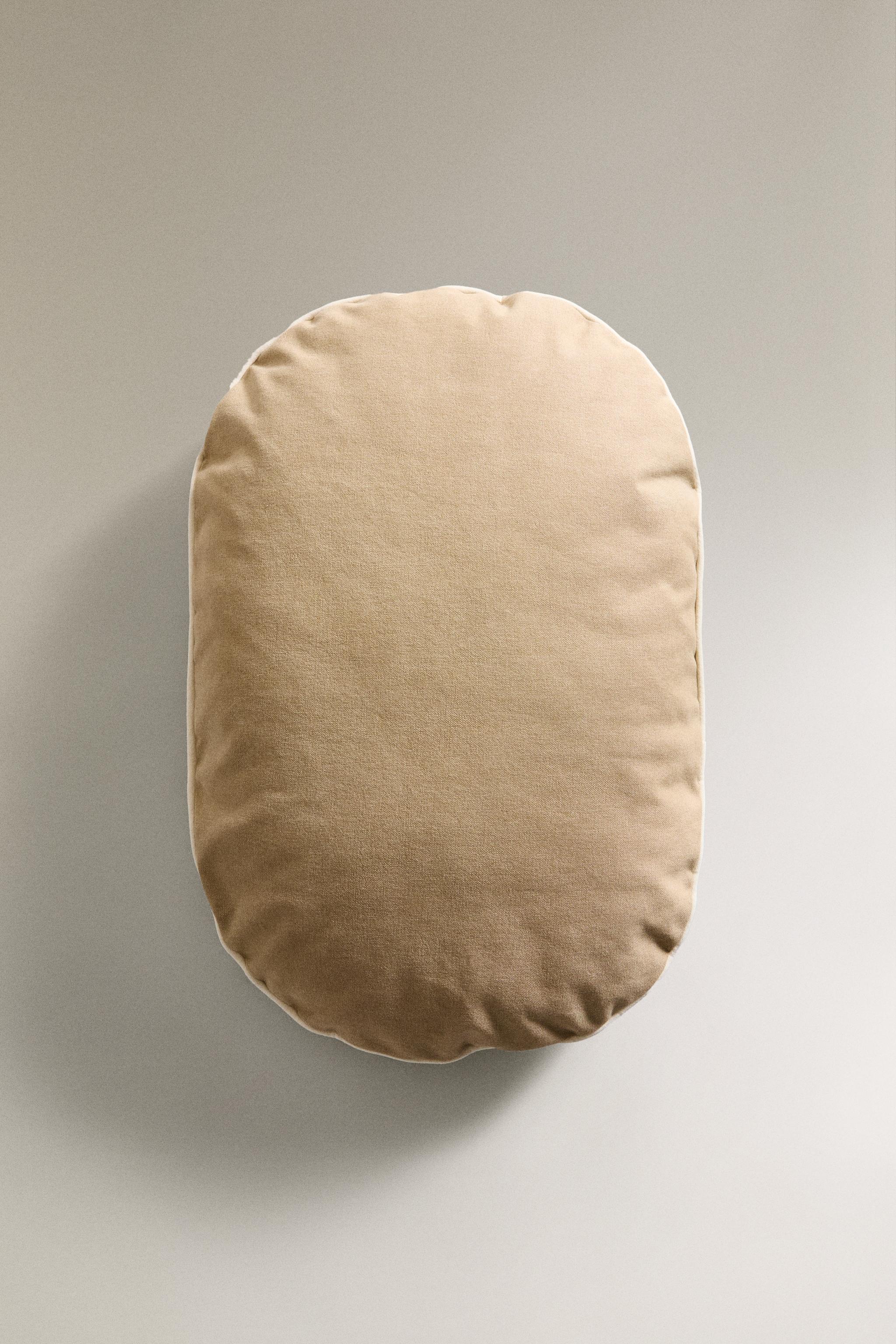 OVAL PET CUSHION WITH PIPING